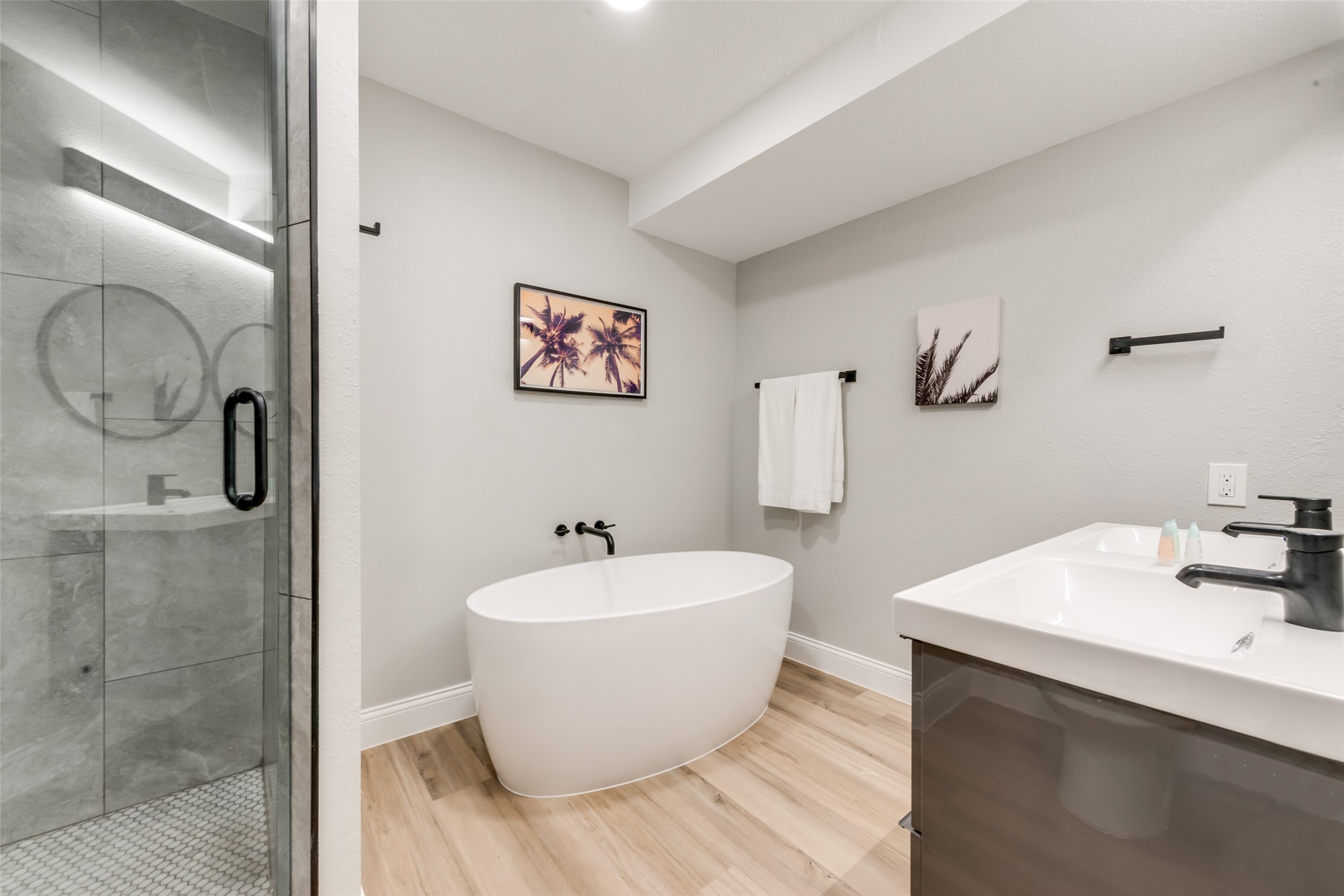 1103 W Russell Avenue Carrollton TX 75006