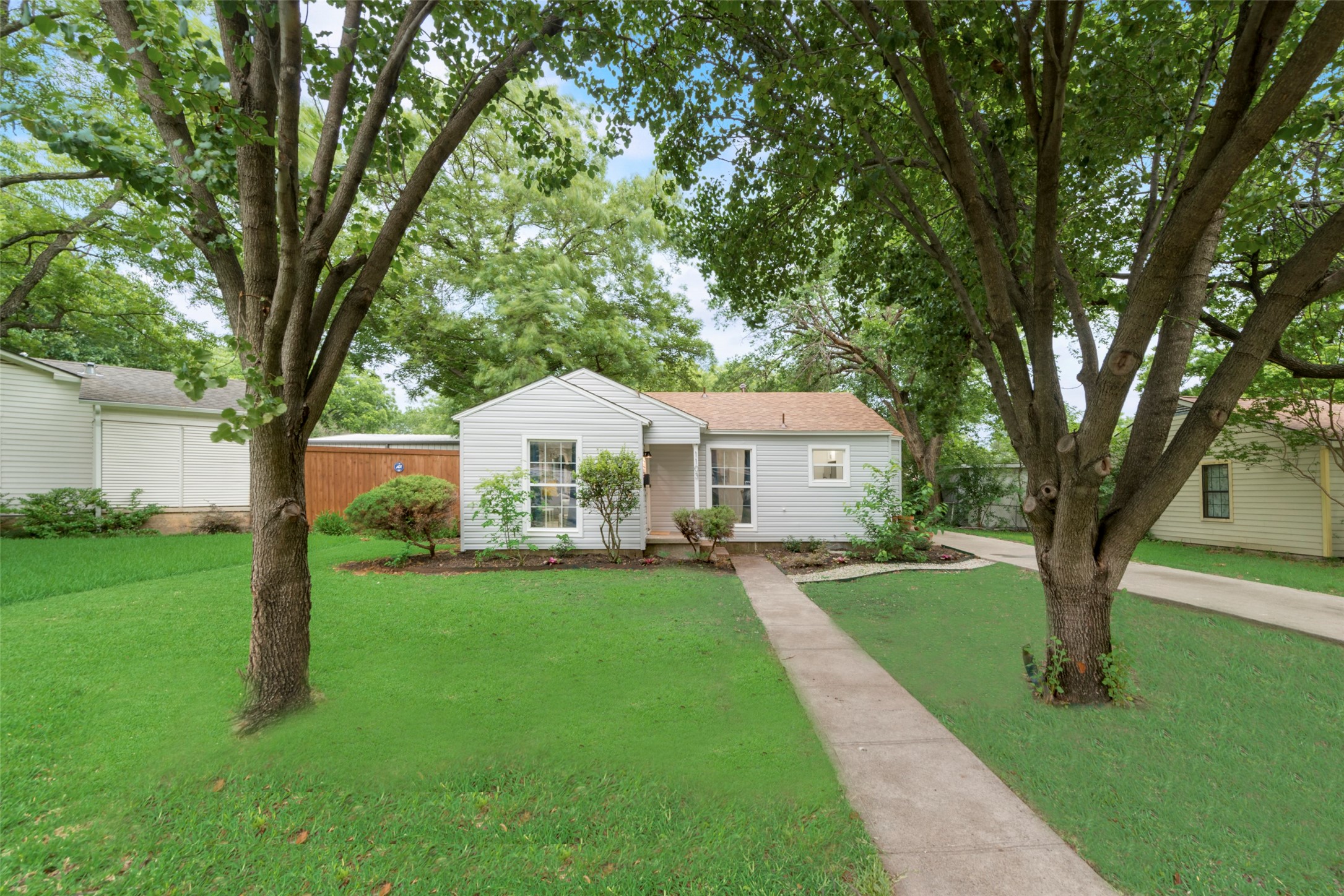 1103 W Russell Avenue Carrollton TX 75006