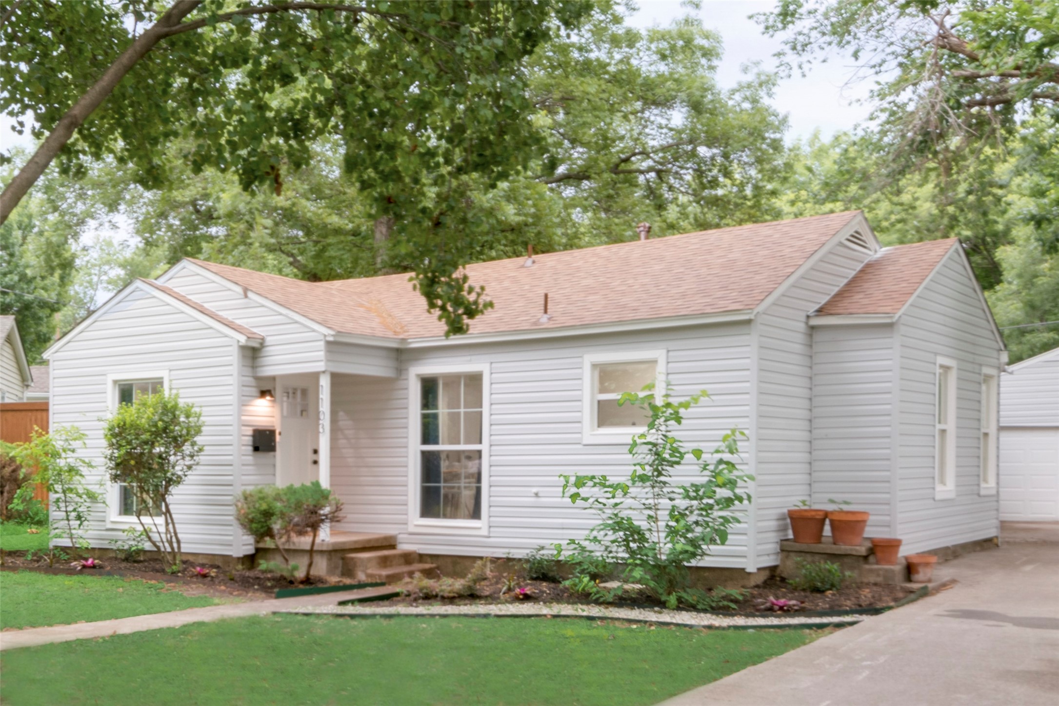 1103 W Russell Avenue Carrollton TX 75006