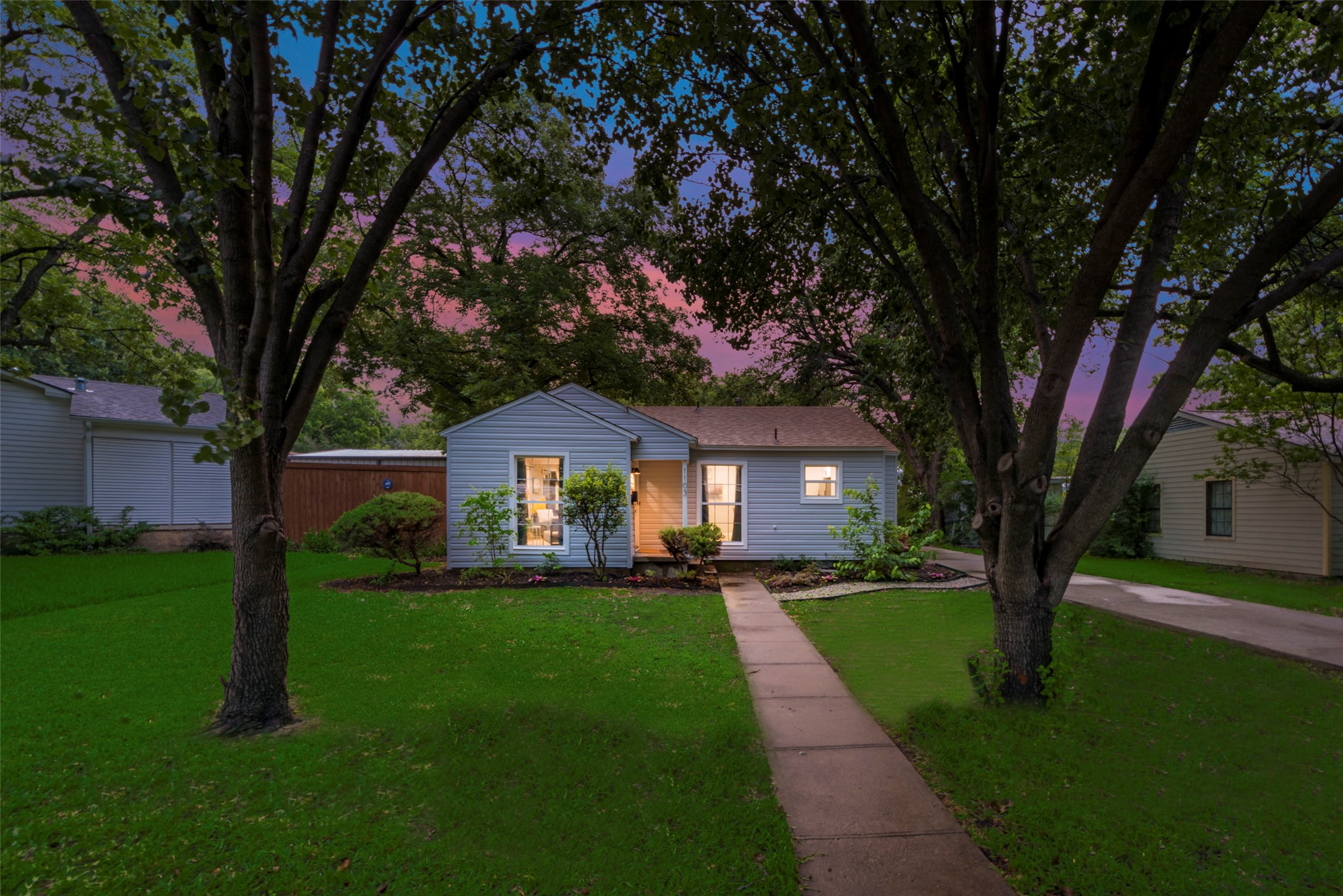 1103 W Russell Avenue Carrollton TX 75006