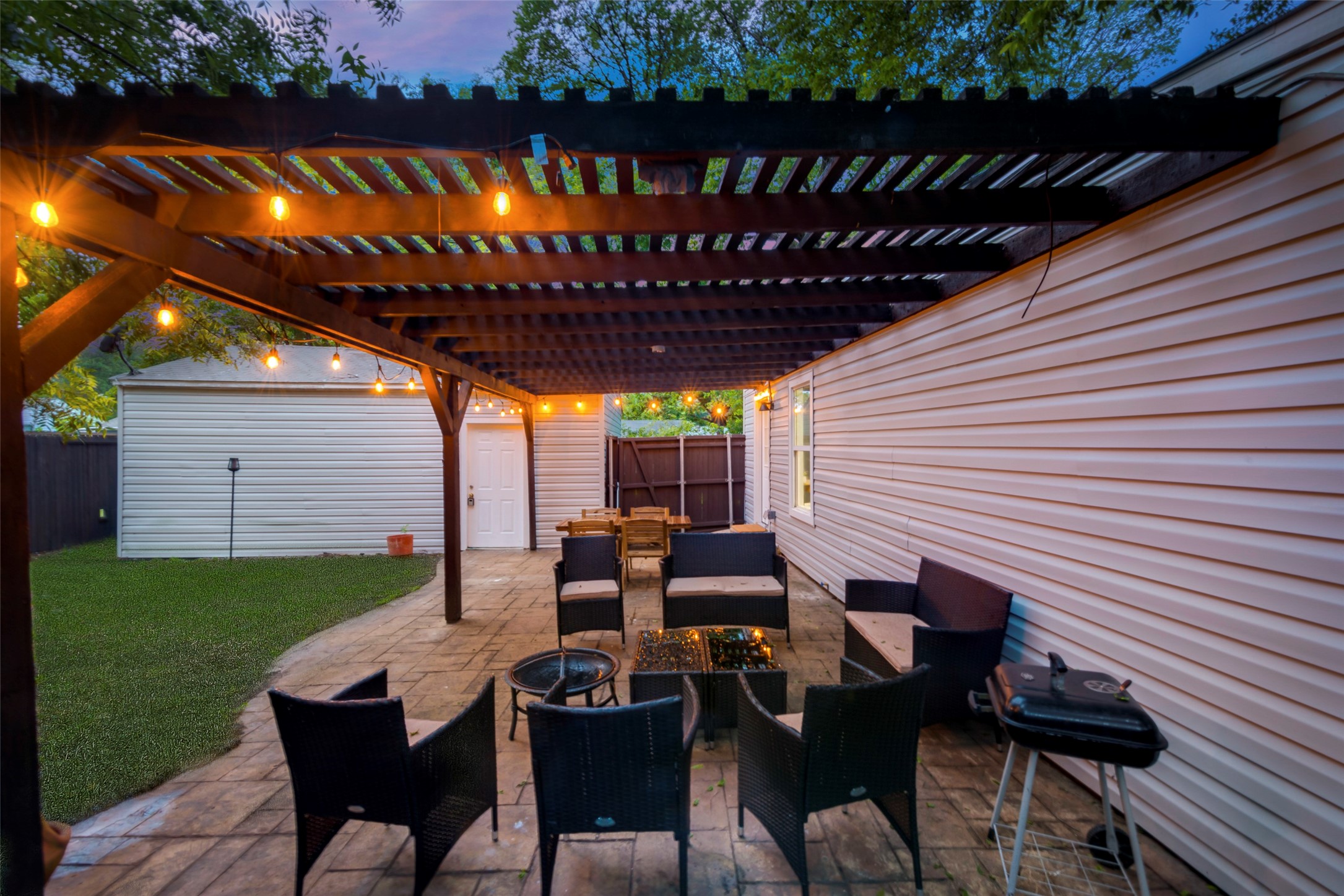 1103 W Russell Avenue Carrollton TX 75006