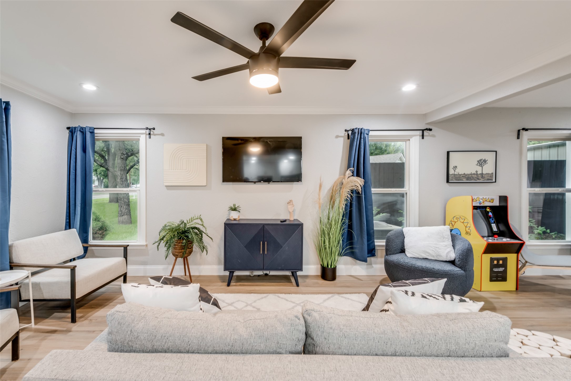1103 W Russell Avenue Carrollton TX 75006