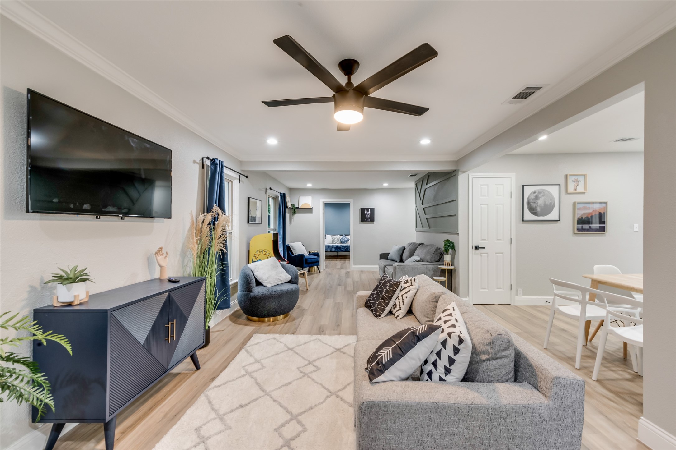 1103 W Russell Avenue Carrollton TX 75006