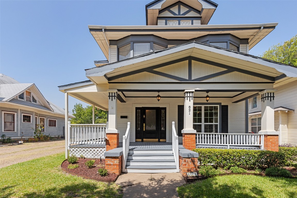 821 Haines Avenue Dallas TX 75208