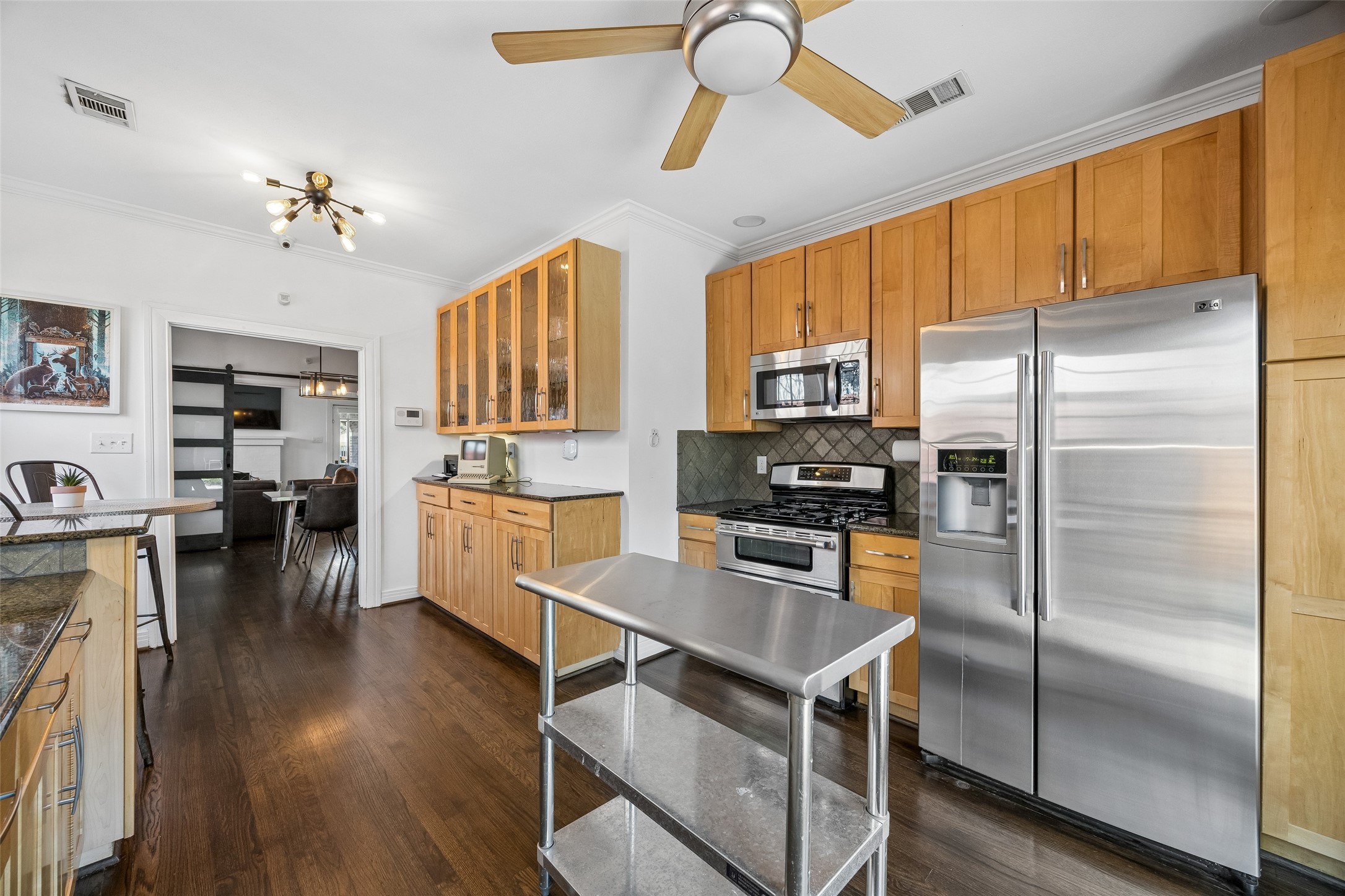 1011 N Clinton Avenue Dallas TX 75208