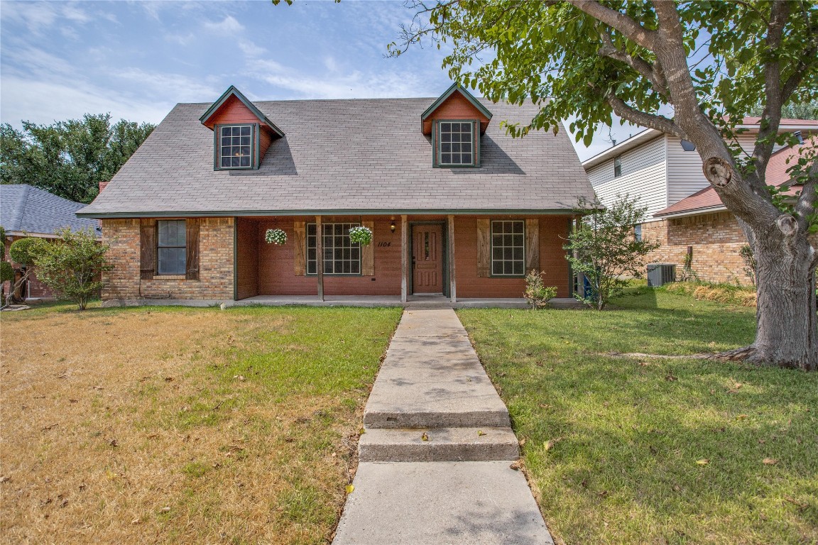1104 Casa Linda Street Ennis TX 75119