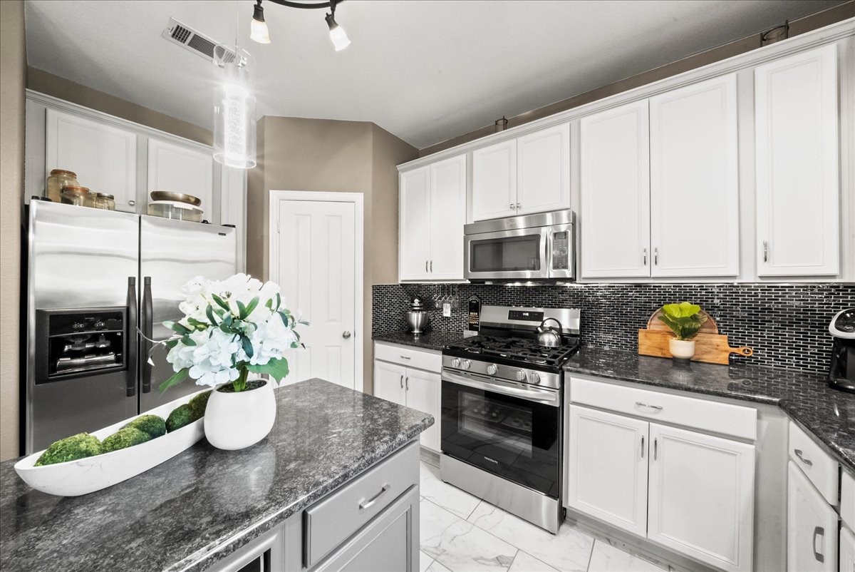 812 Creekside Drive Little Elm TX 75068