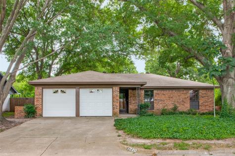 1220 Tobie Layne Street Benbrook TX 76126