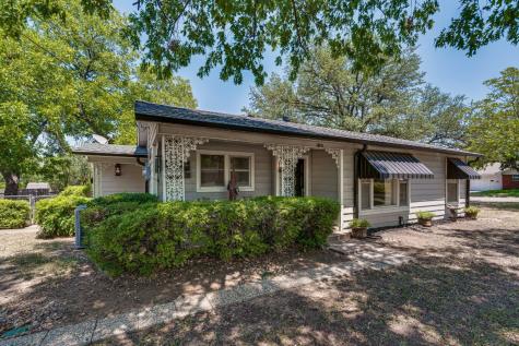 1302 Grand Avenue Cleburne TX 76033