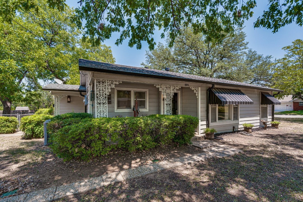 1302 Grand Avenue Cleburne TX 76033