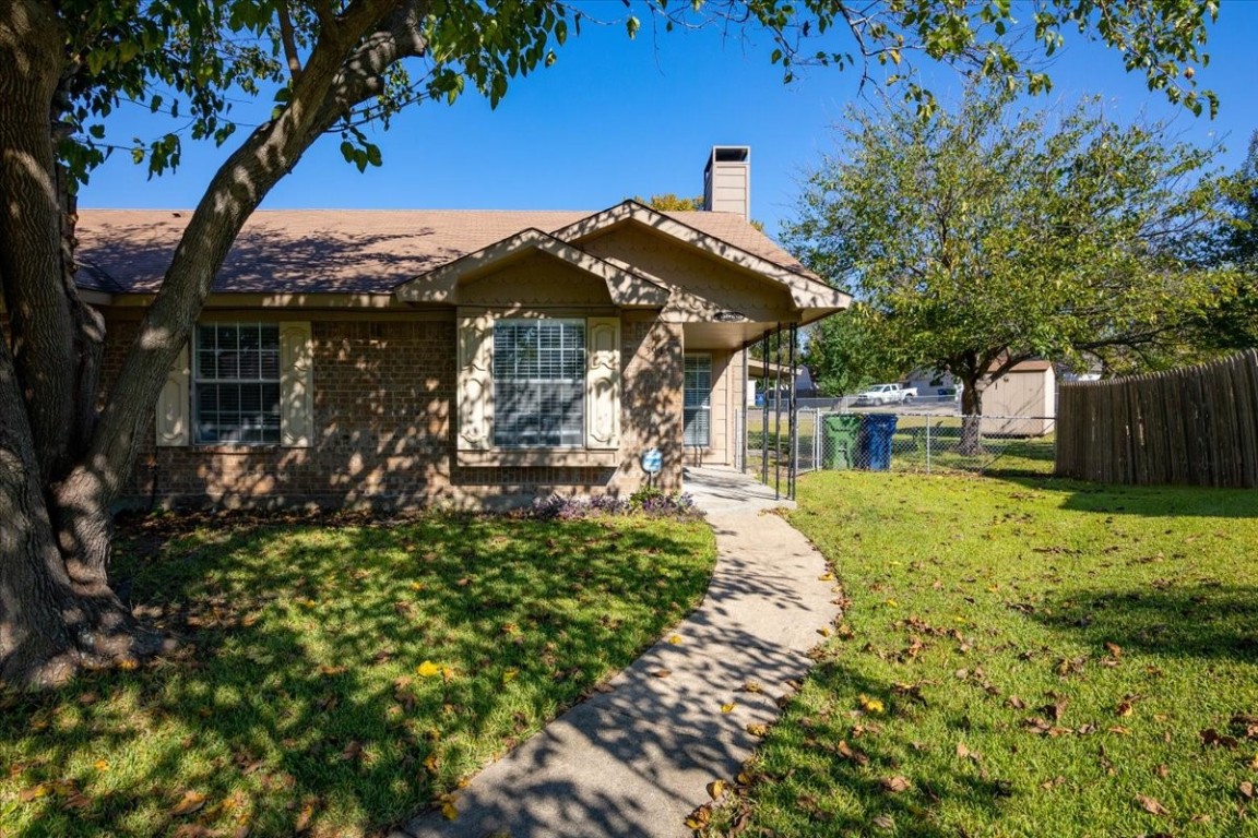 3915 Queens Court Garland TX 75043