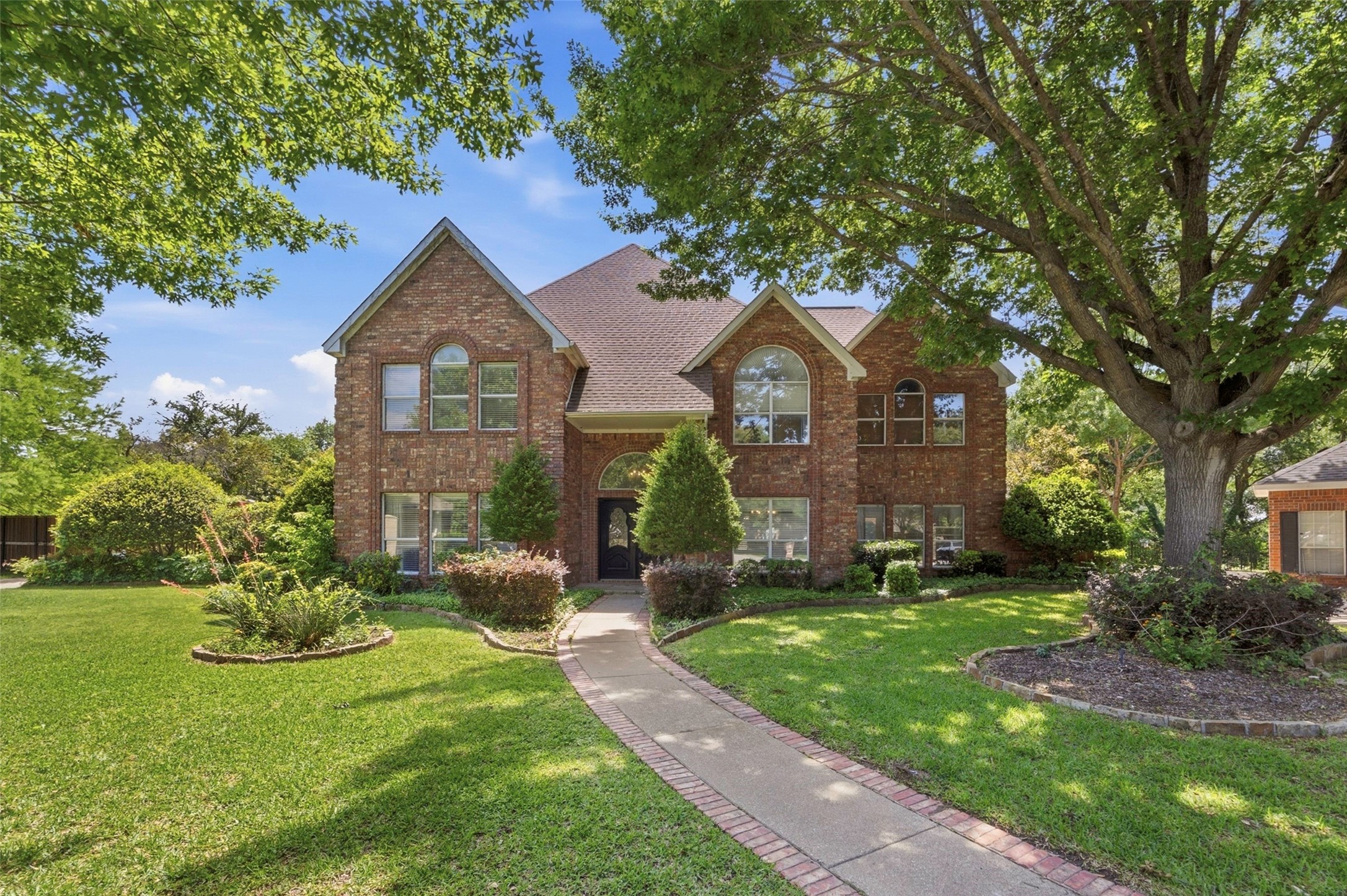 6713 Westbury Court Benbrook TX 76132