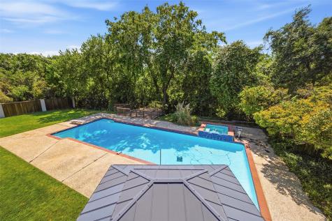 6713 Westbury Court Benbrook TX 76132