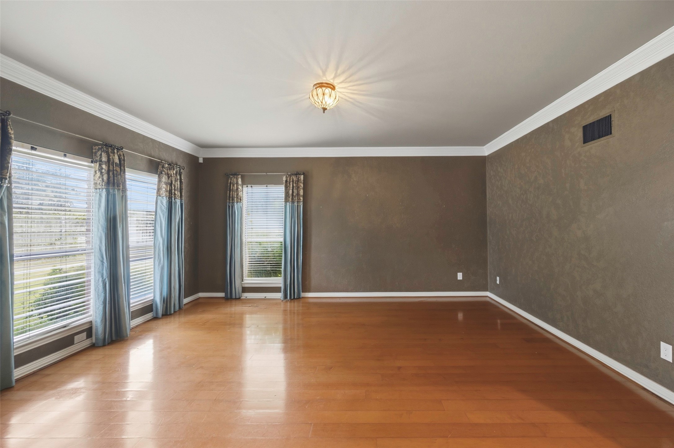 6713 Westbury Court Benbrook TX 76132