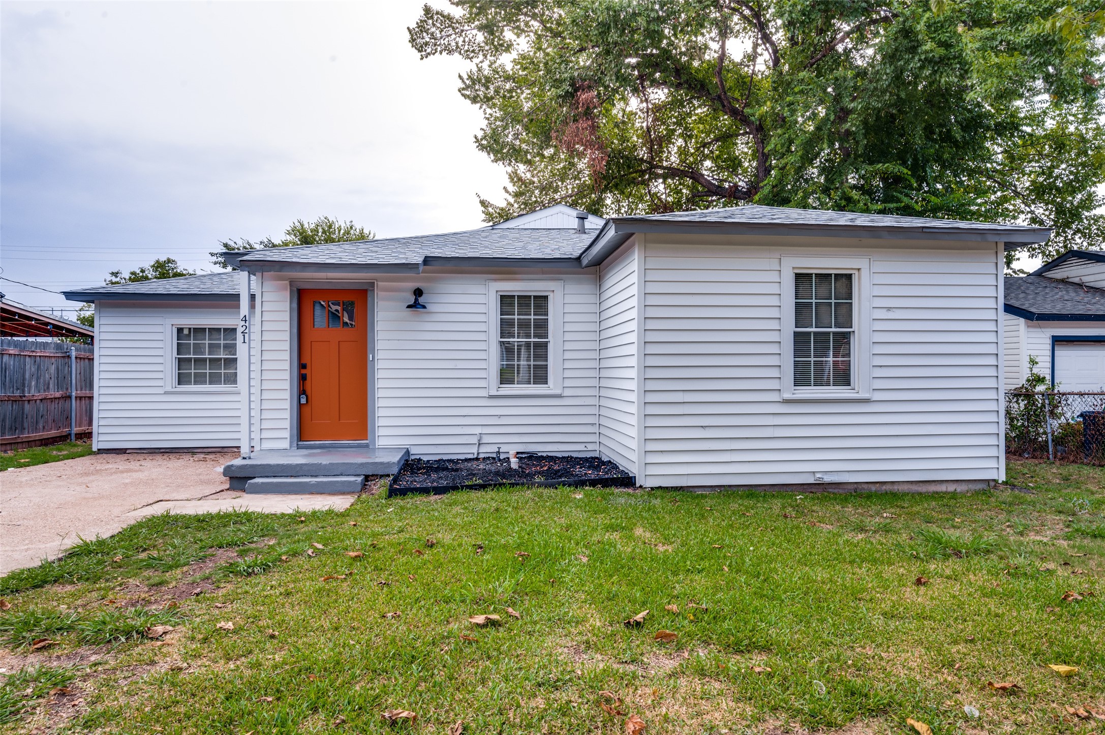 421 Royal Avenue Grand Prairie TX 75051