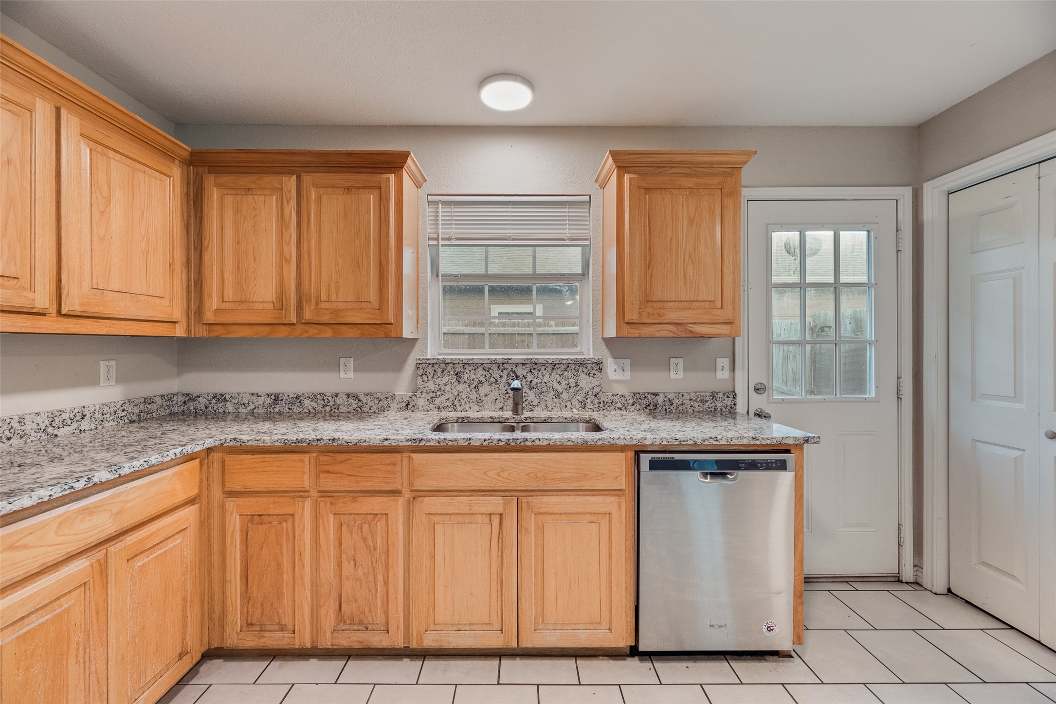 607 Franklin Avenue Pottsboro TX 75076