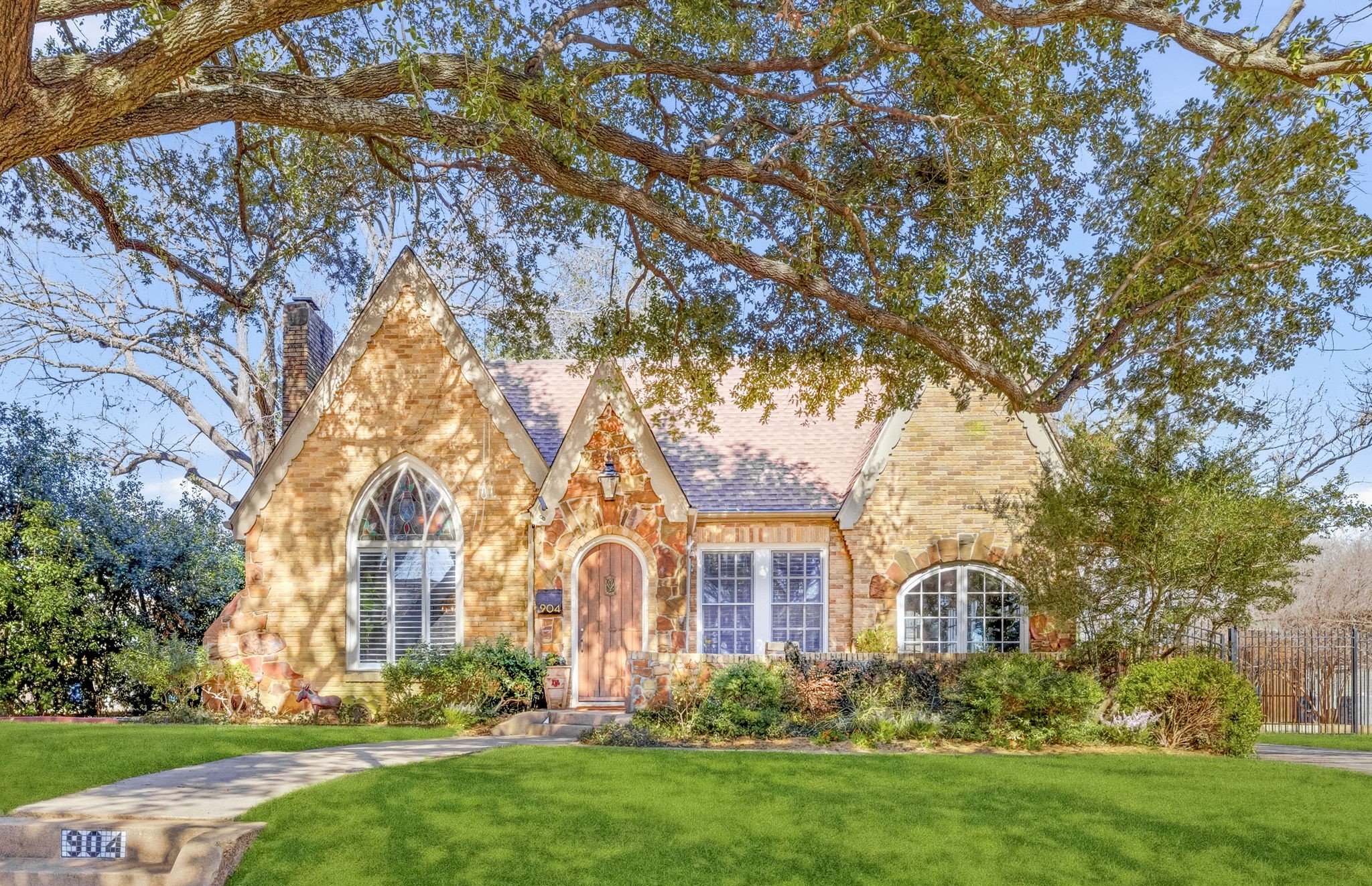 904 Clermont Avenue Dallas TX 75223