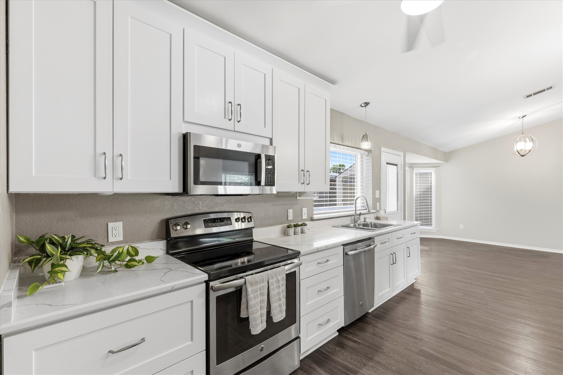 2110 Lansdown Drive Carrollton TX 75010