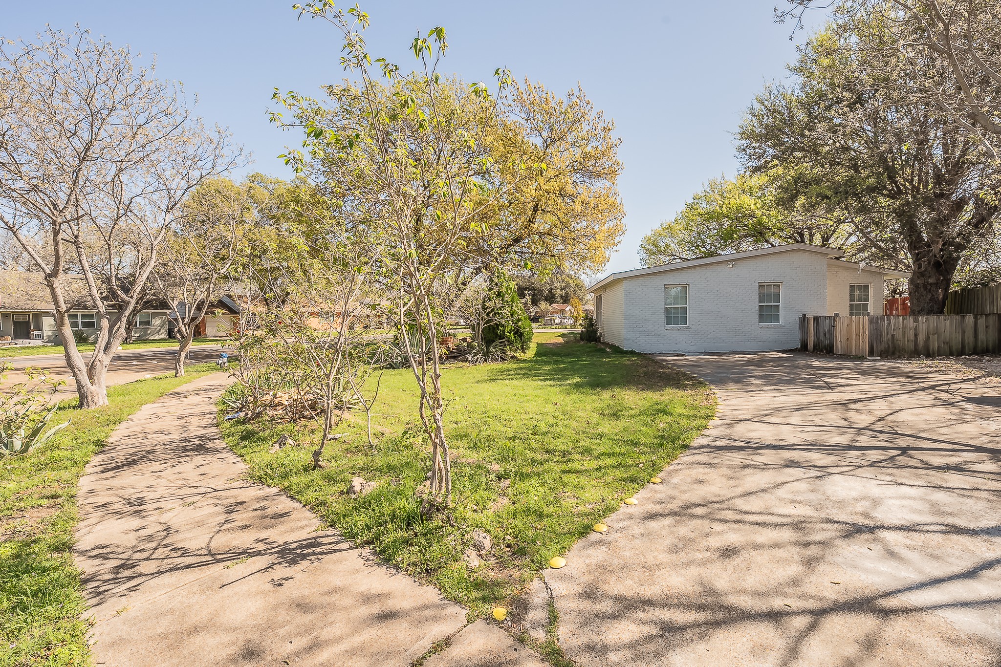 2204 Dunloe Avenue Dallas TX 75228