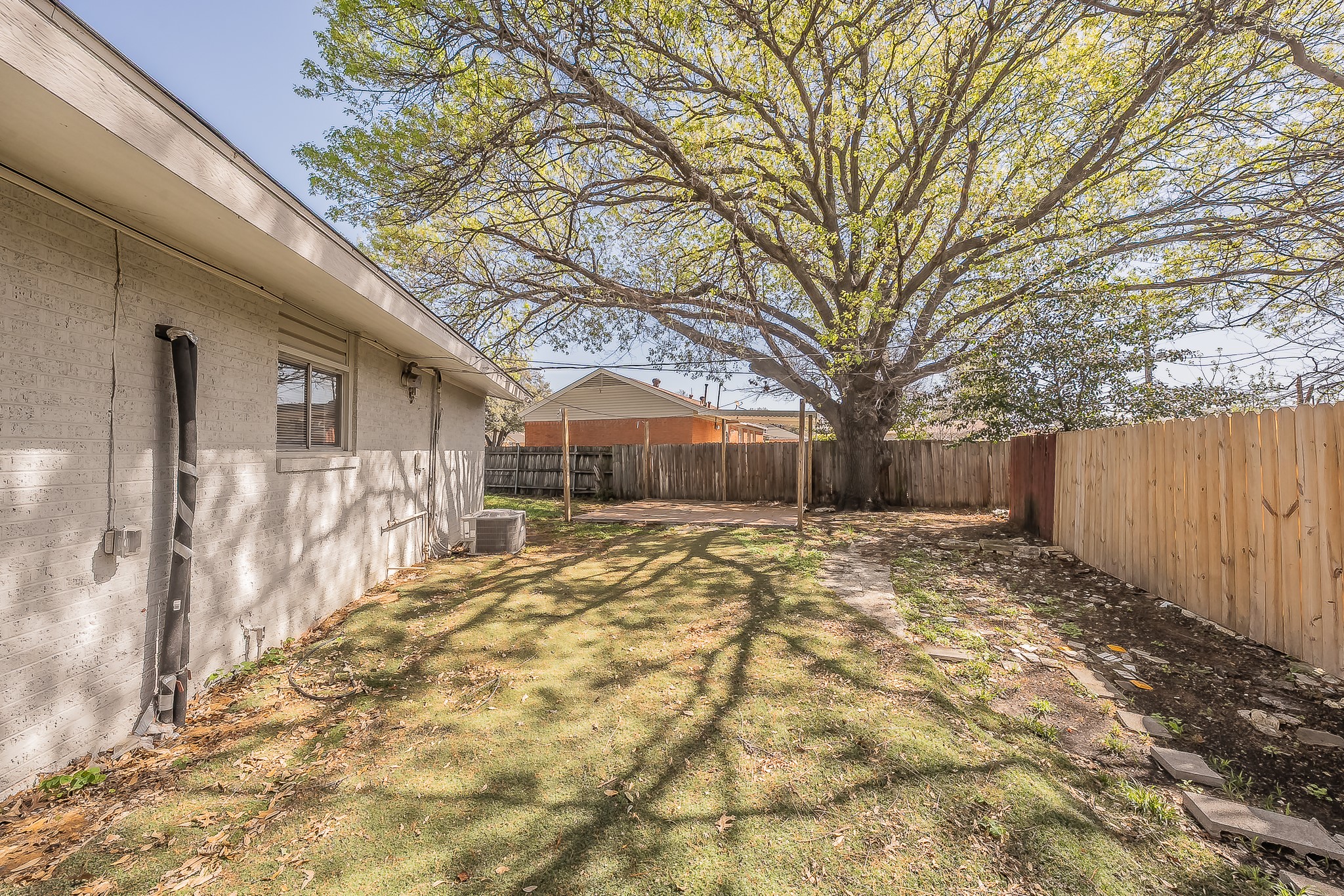 2204 Dunloe Avenue Dallas TX 75228