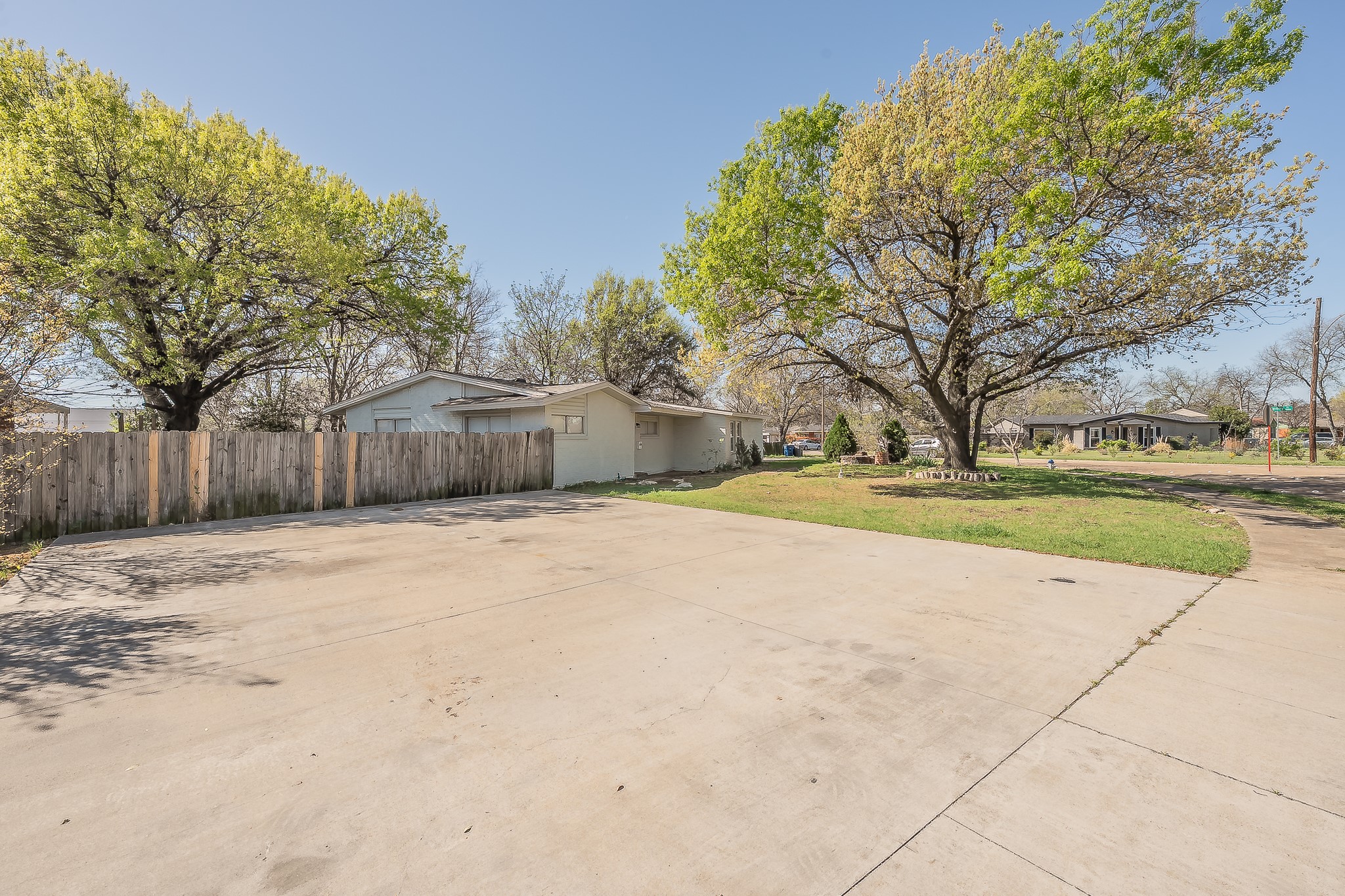 2204 Dunloe Avenue Dallas TX 75228