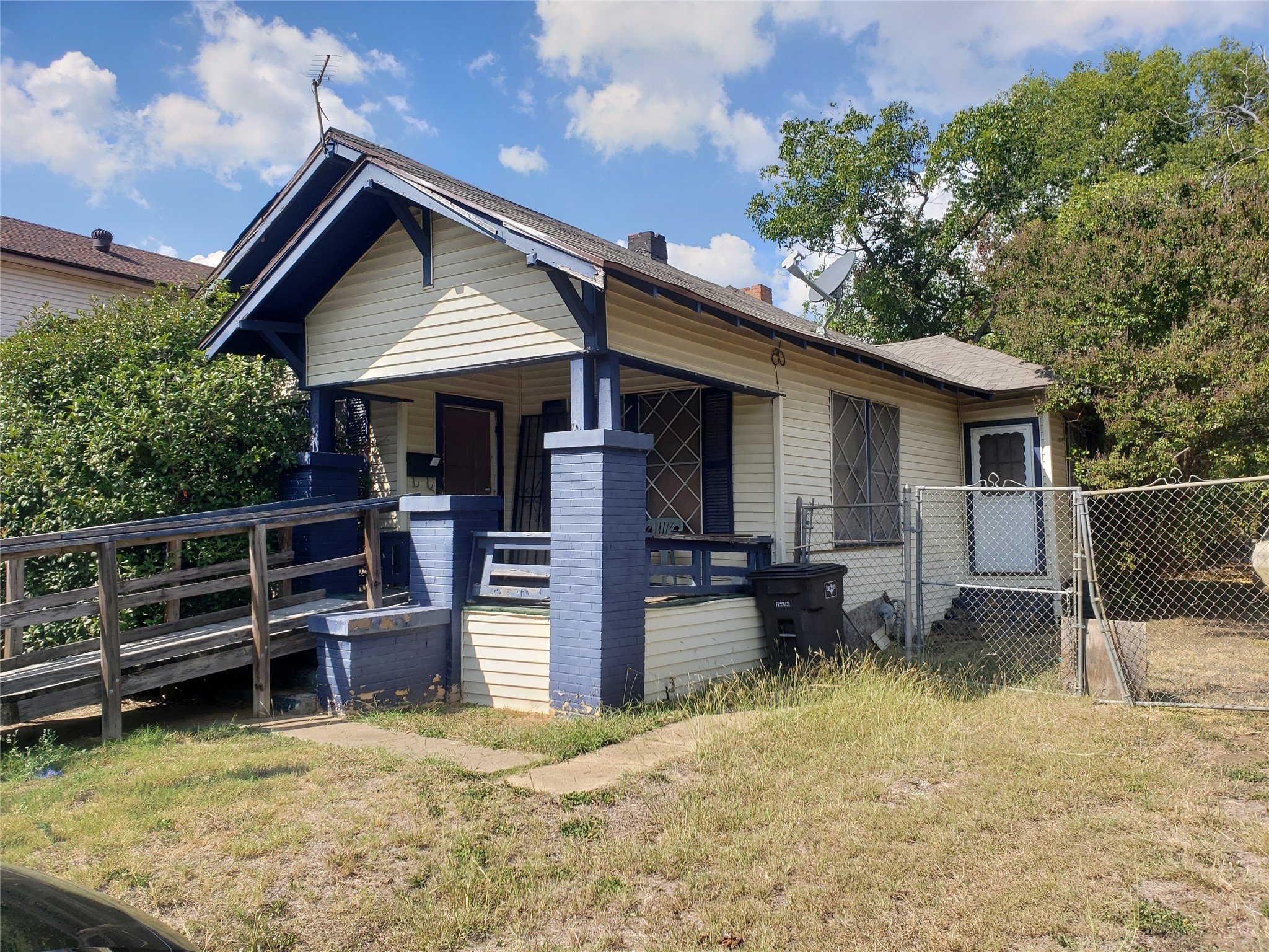1475 E Morphy Street Fort Worth TX 76104