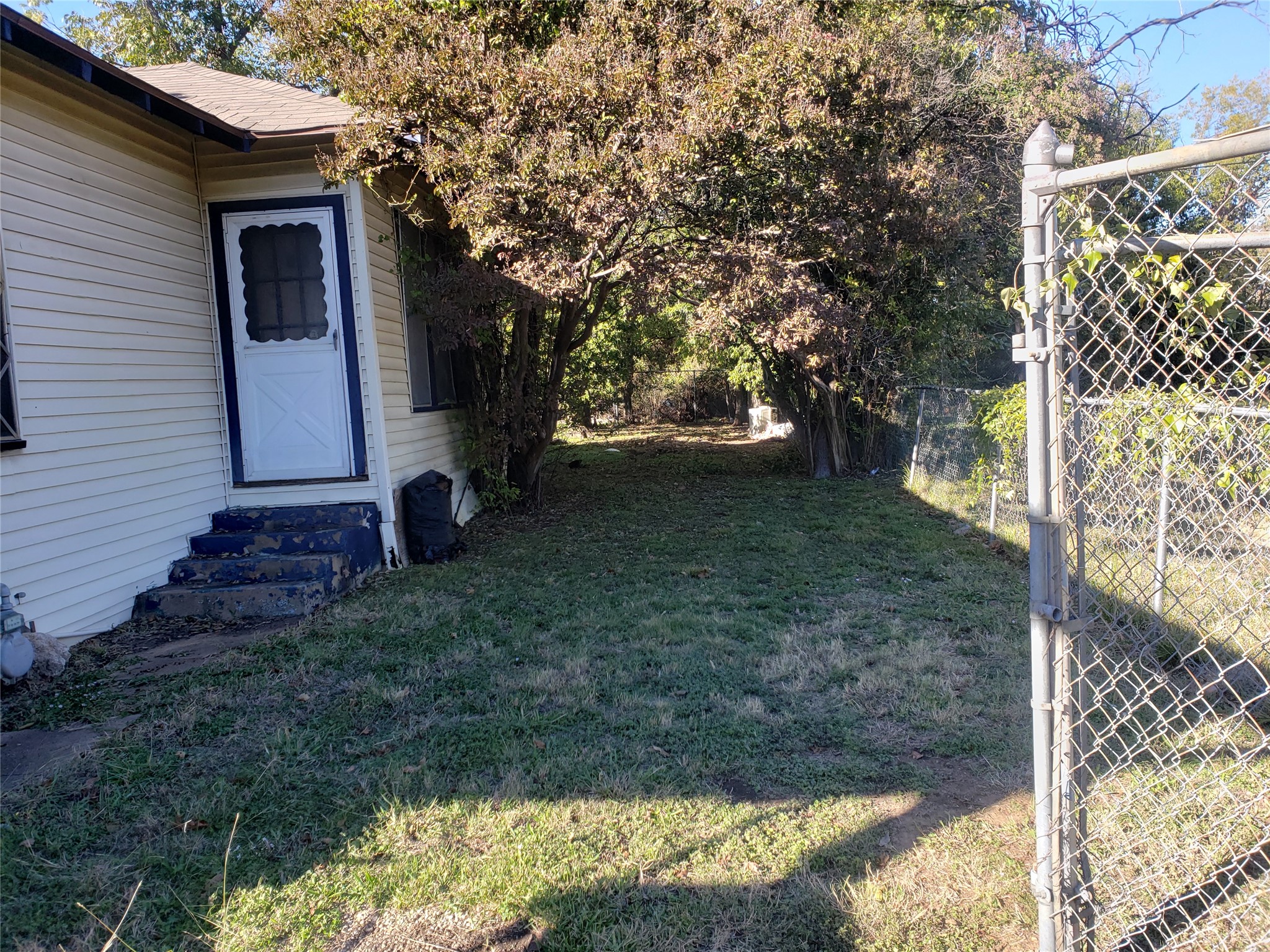 1475 E Morphy Street Fort Worth TX 76104