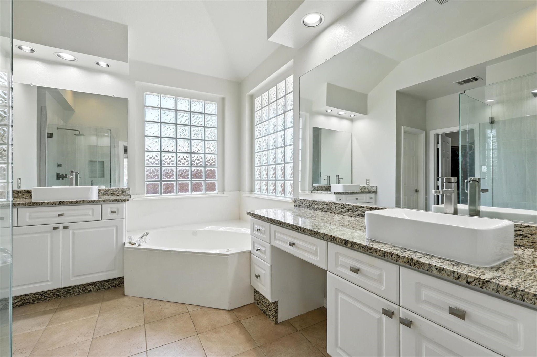 17912 Benchmark Drive Dallas TX 75252