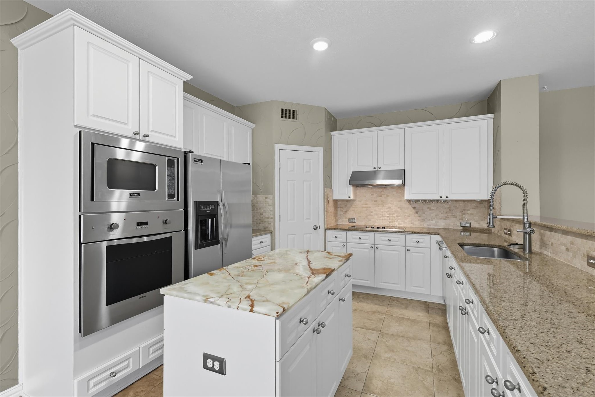 17912 Benchmark Drive Dallas TX 75252