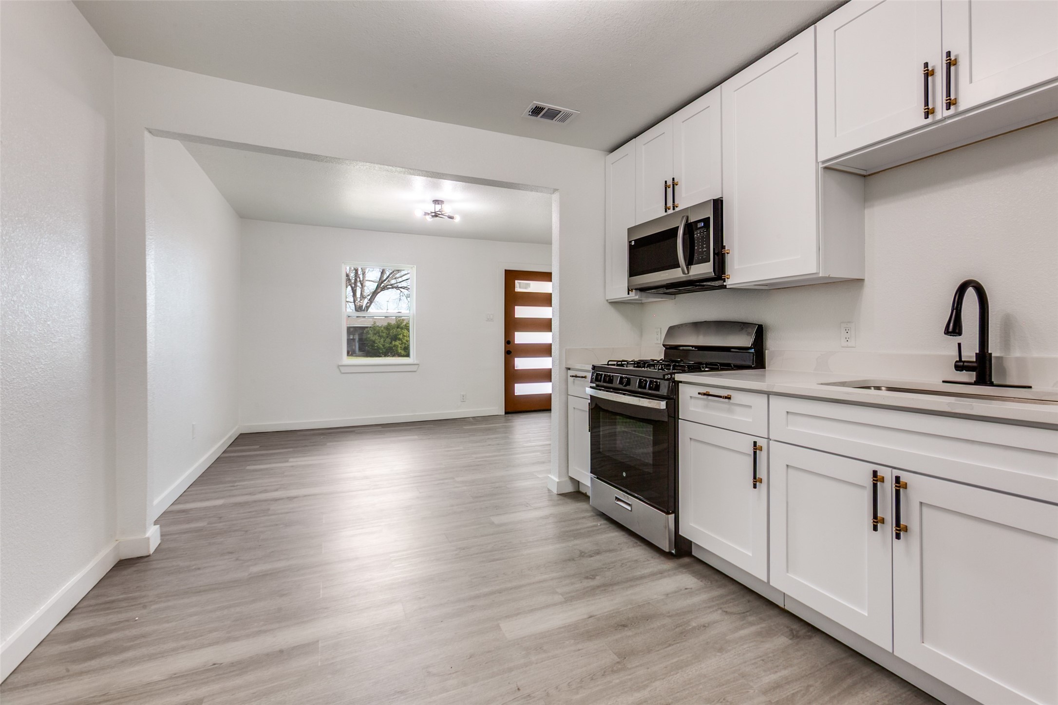 629 N 4th Street Garland TX 75040