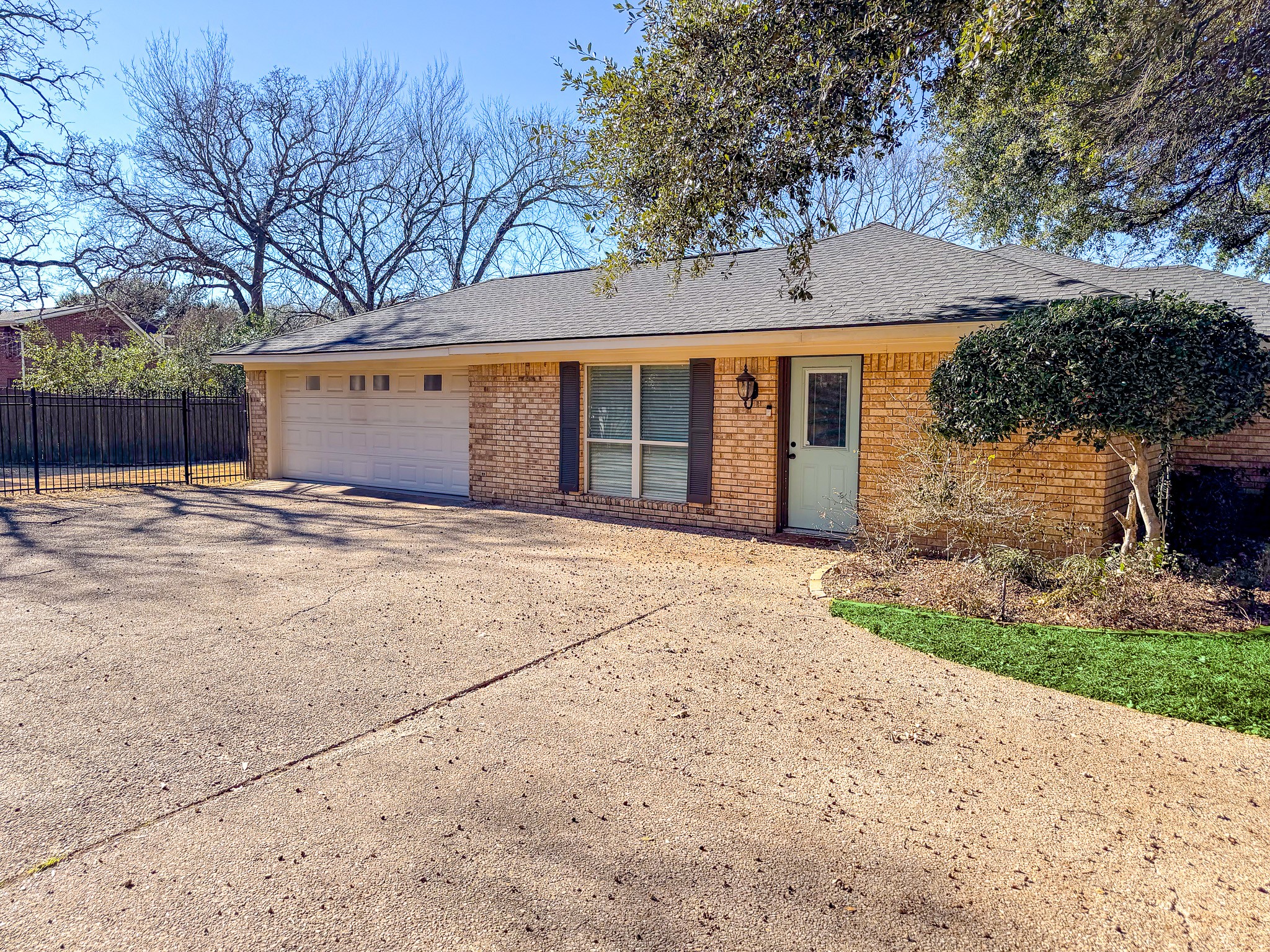 2013 Glenwood Circle Corsicana TX 75110