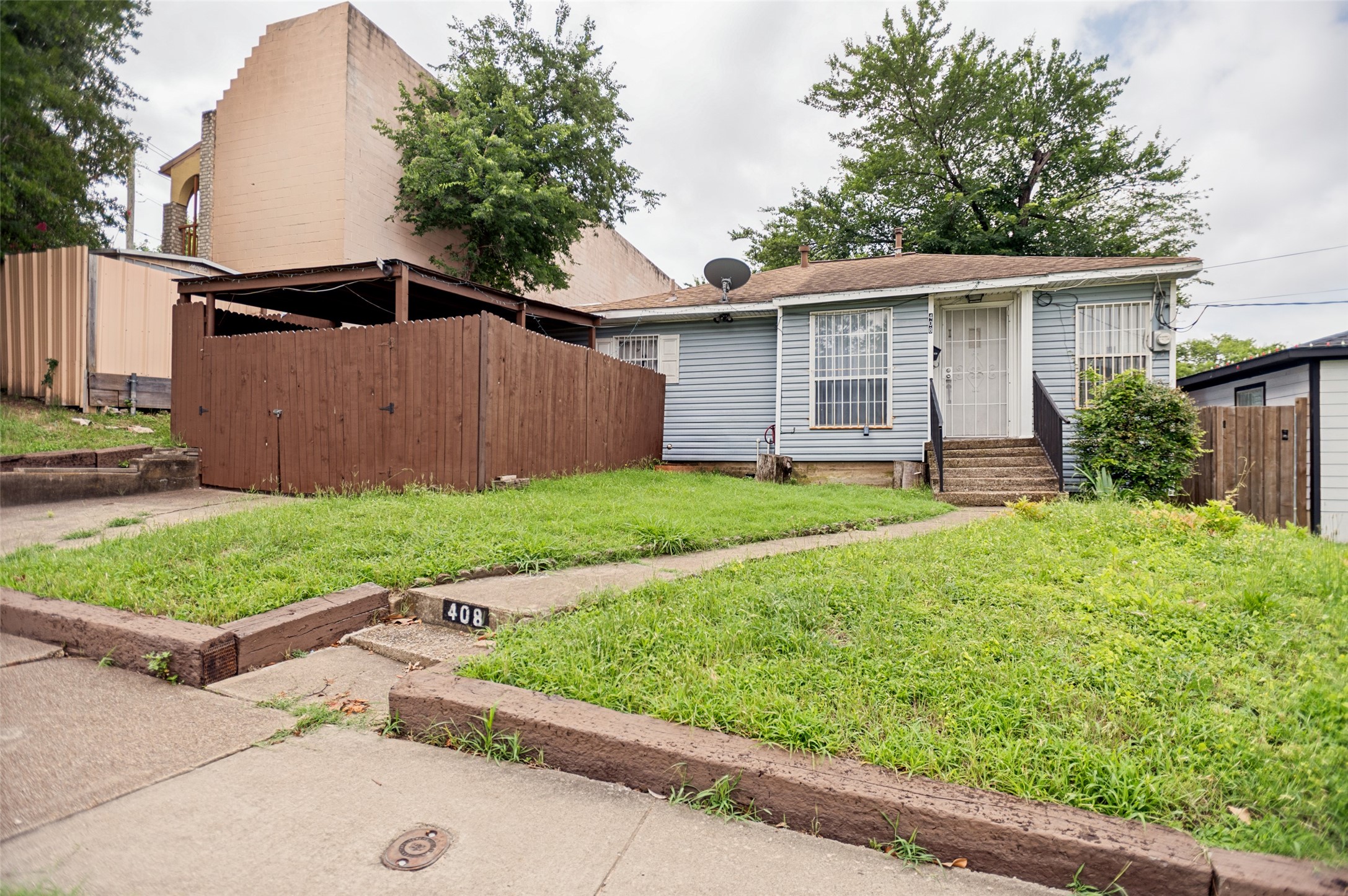 408 W Montana Avenue Dallas TX 75224