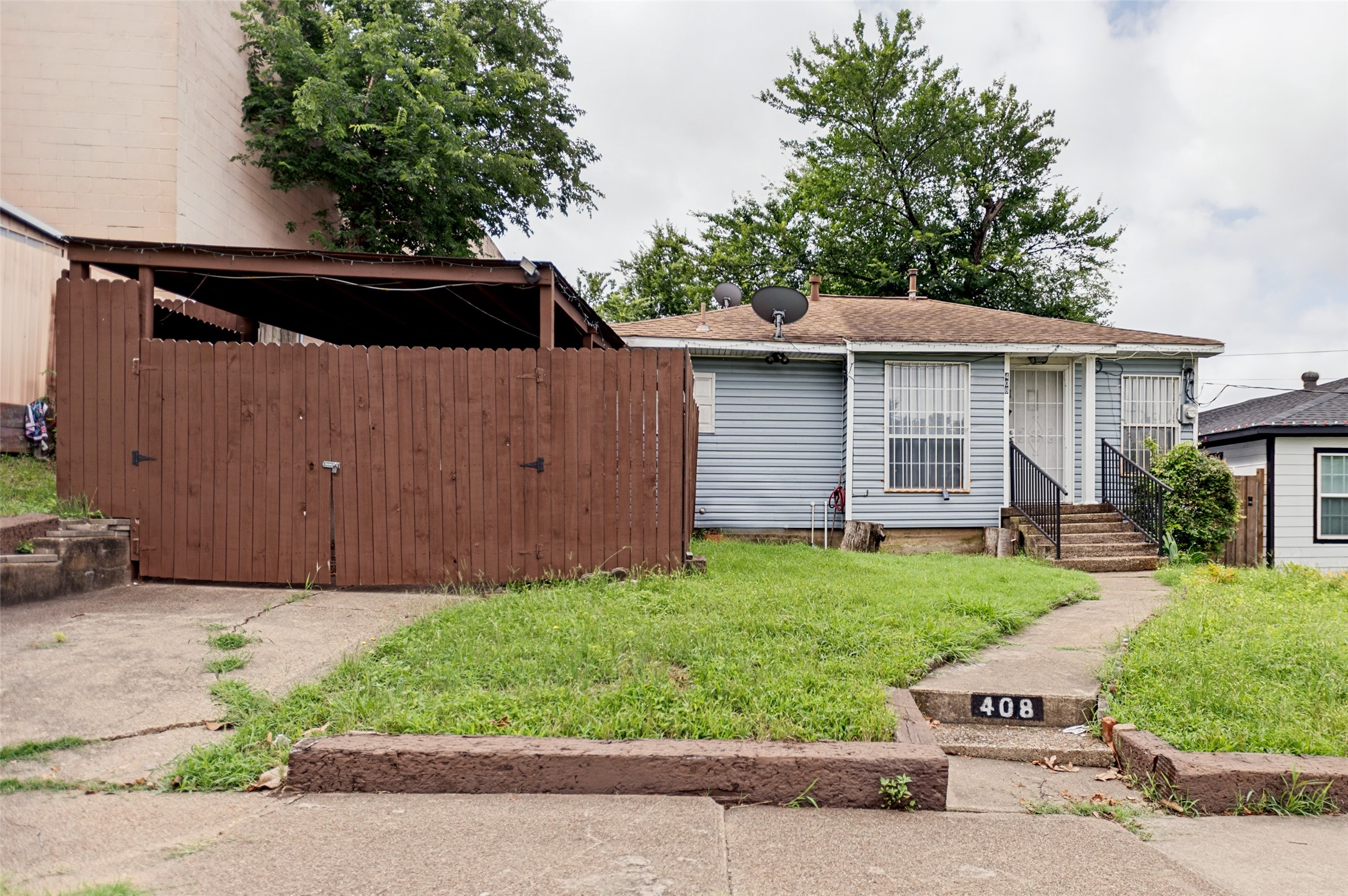 408 W Montana Avenue Dallas TX 75224