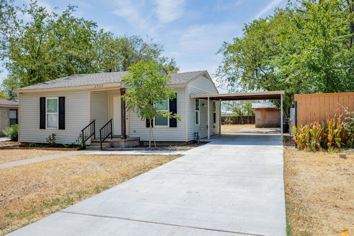 2522 High Crest Avenue Fort Worth TX 76111