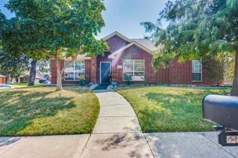 528 Oakbrook Drive Burleson TX 76028