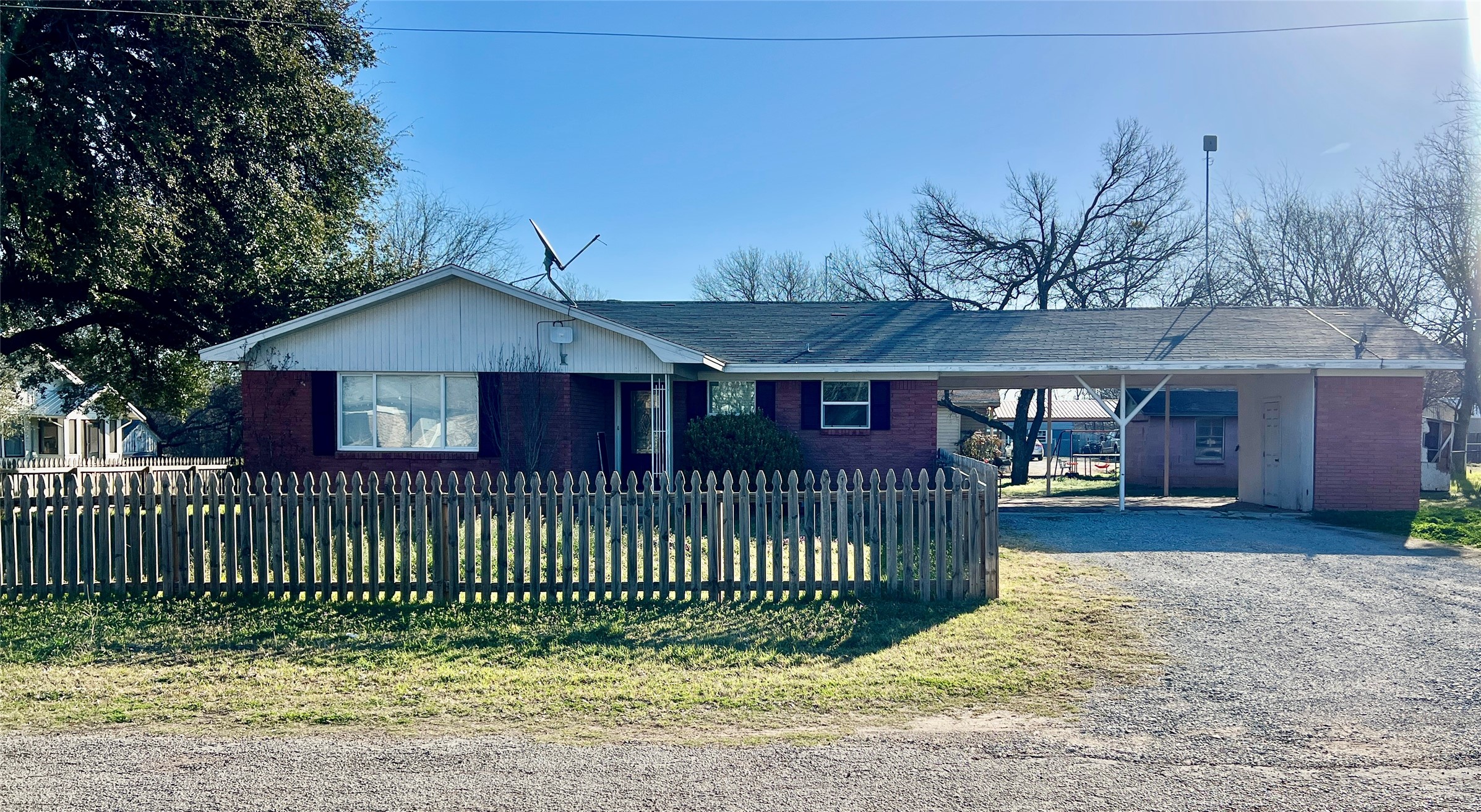 216 Woodlawn Avenue Strawn TX 76475