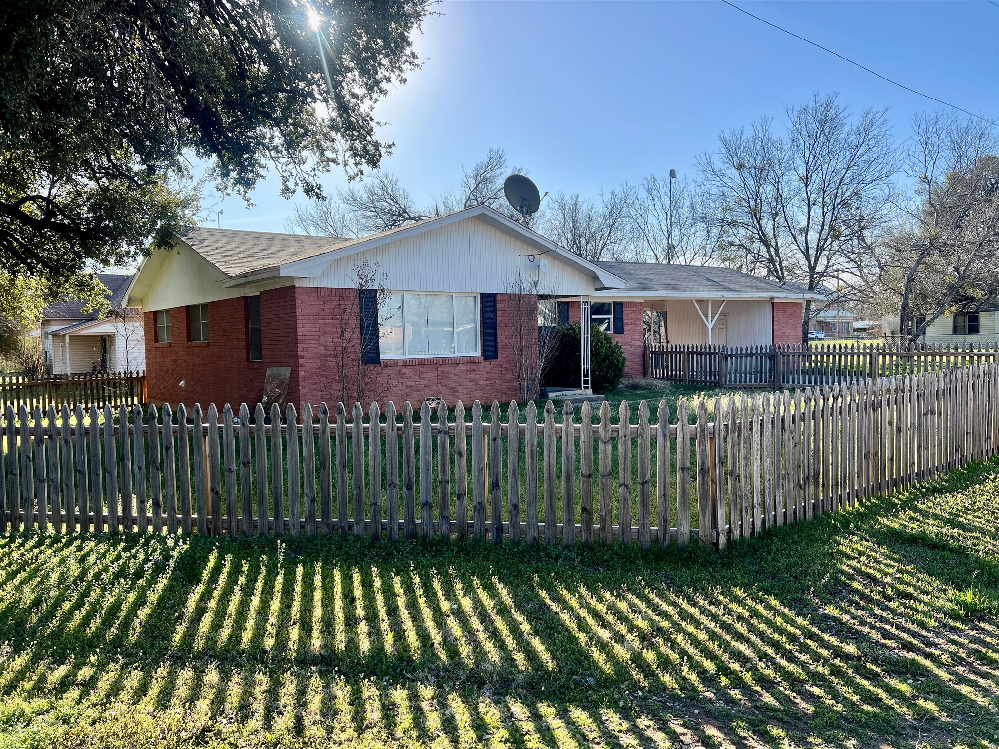 216 Woodlawn Avenue Strawn TX 76475