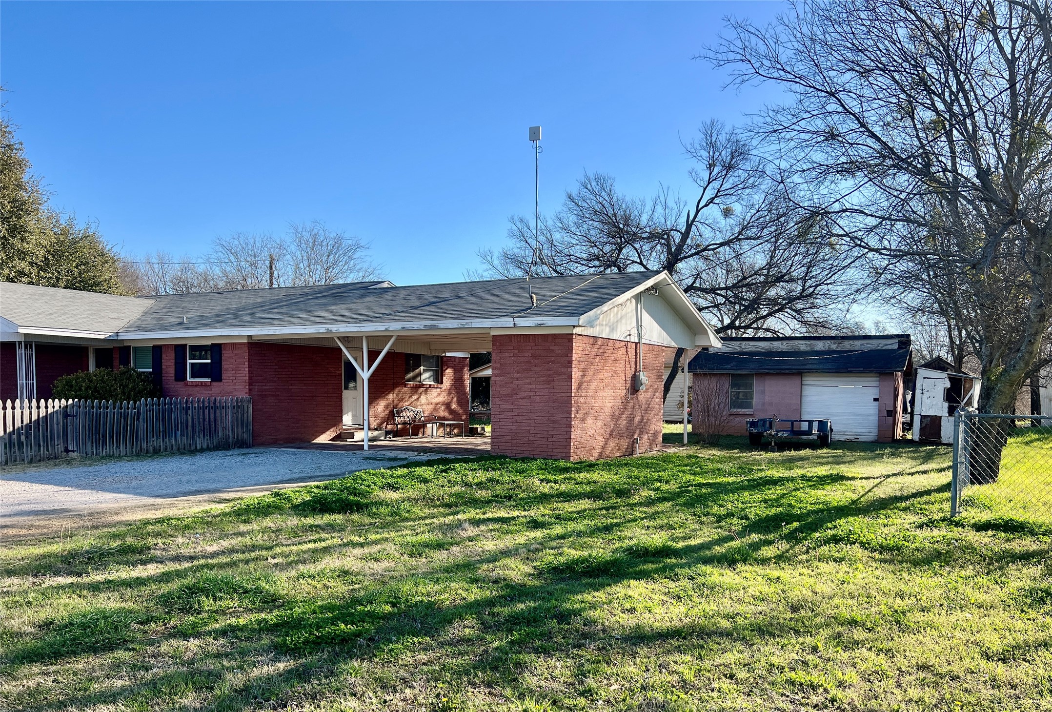 216 Woodlawn Avenue Strawn TX 76475