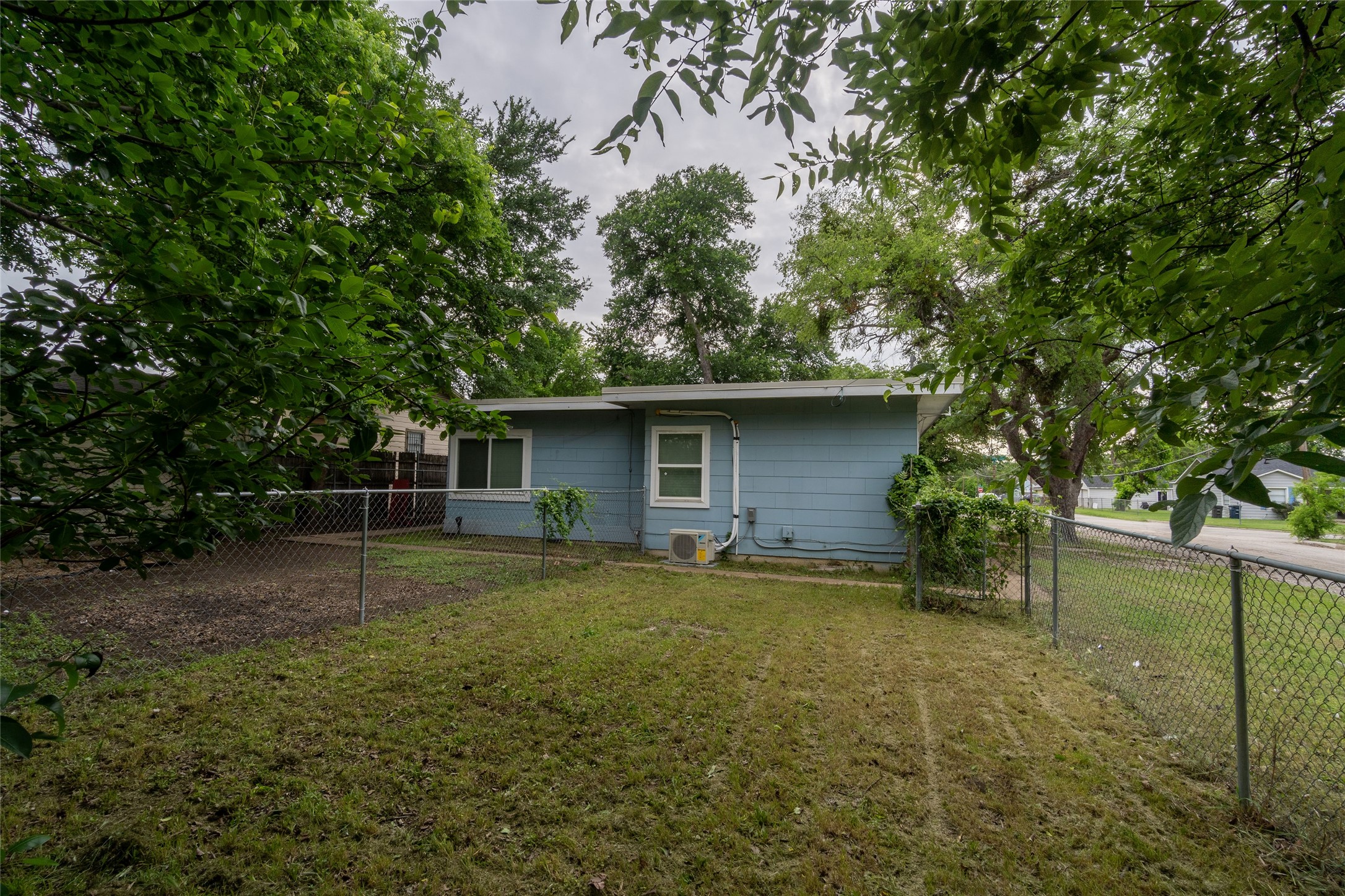 3301 Willing Avenue Fort Worth TX 76110