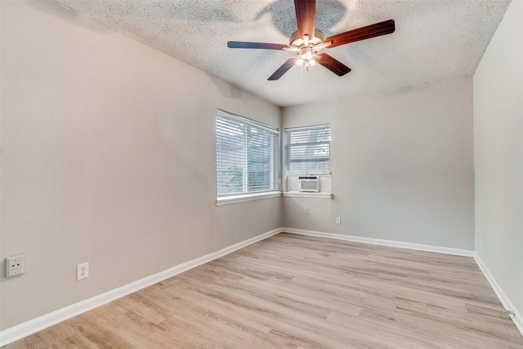 3301 Willing Avenue Fort Worth TX 76110