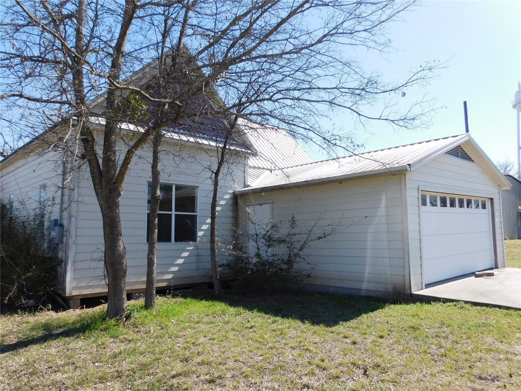 112 N 3rd Street E Mount Calm TX 76673
