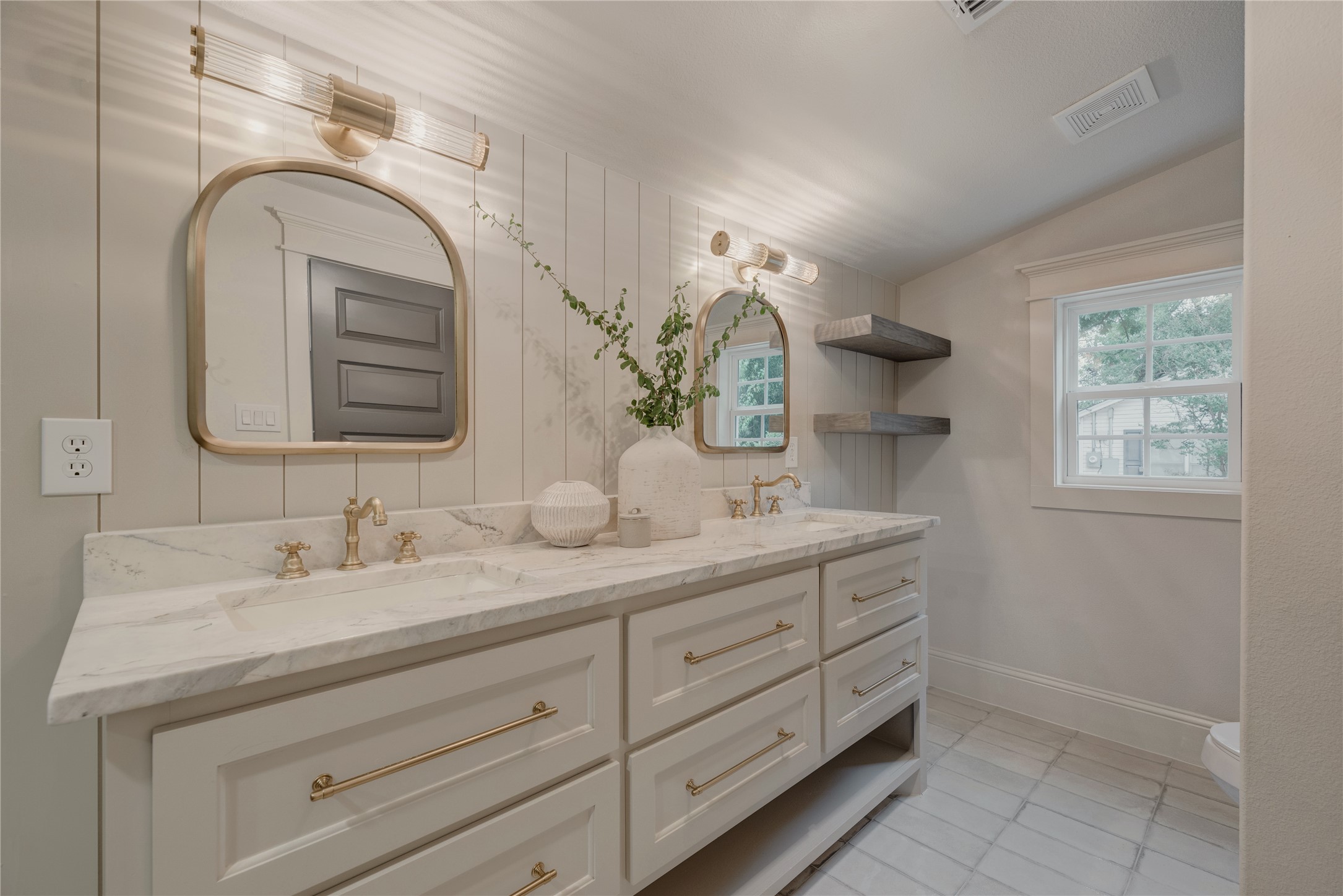 300 E Division Street Pilot Point TX 76258