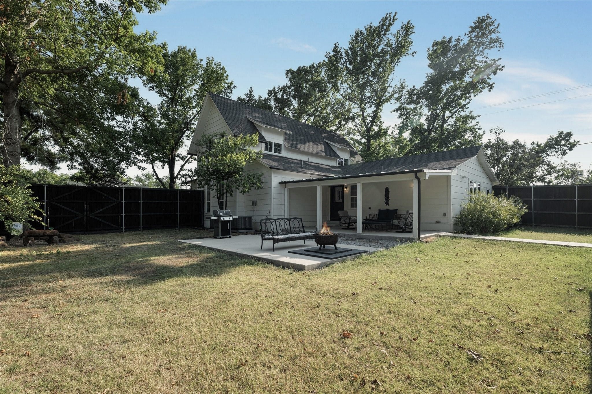 300 E Division Street Pilot Point TX 76258