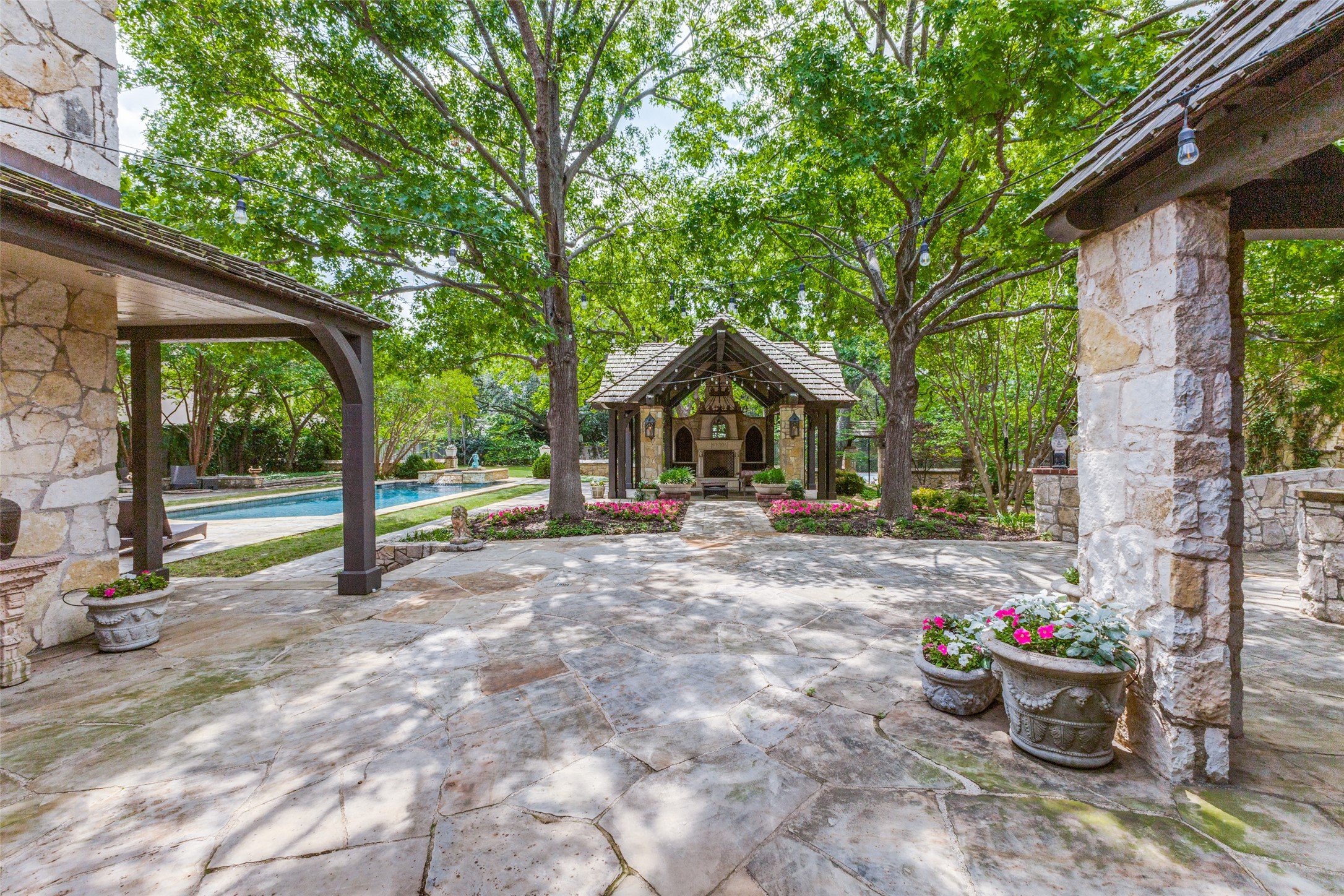5106 Deloache Avenue Dallas TX 75220