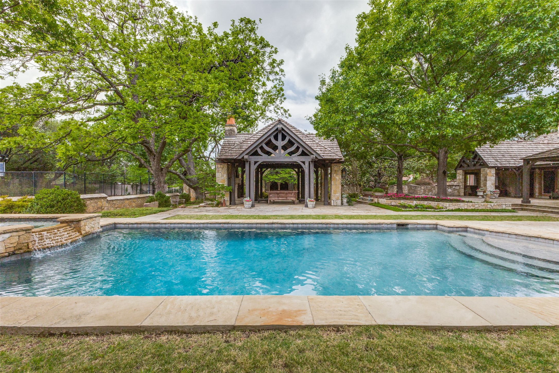 5106 Deloache Avenue Dallas TX 75220