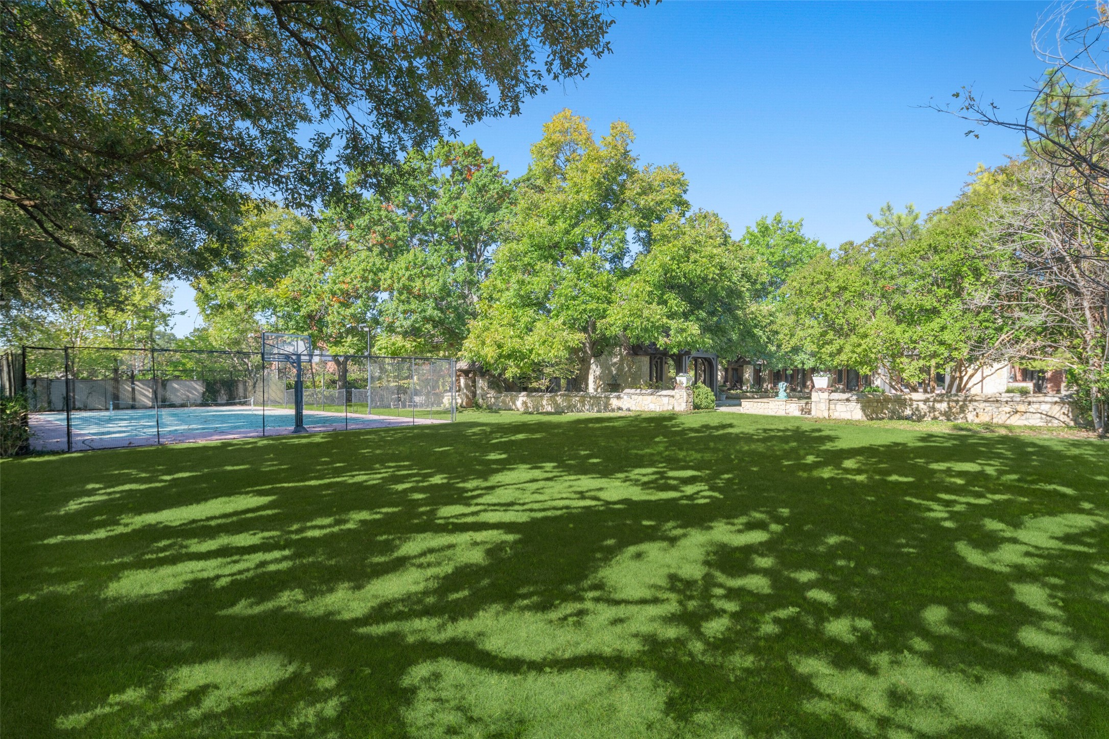 5106 Deloache Avenue Dallas TX 75220