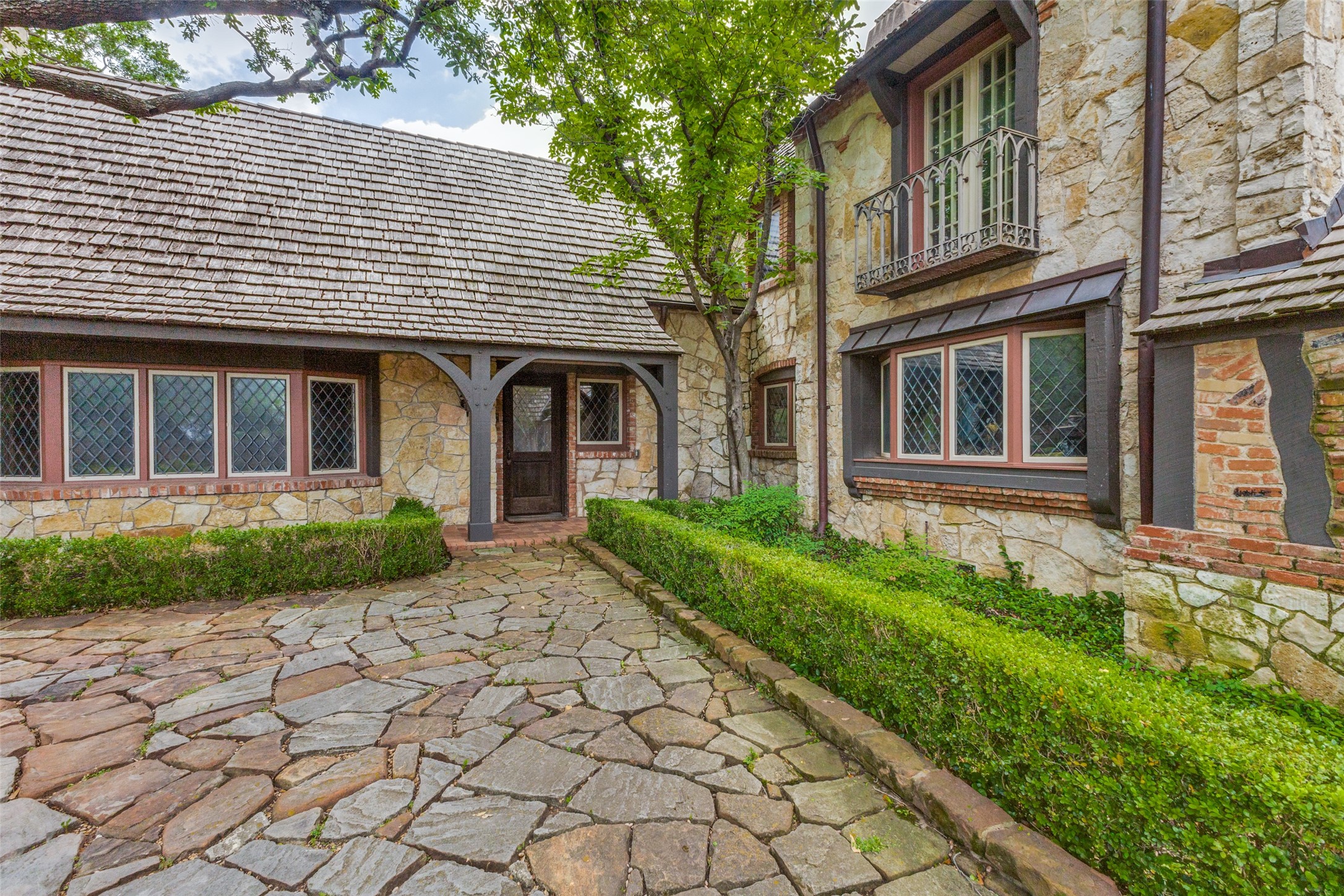 5106 Deloache Avenue Dallas TX 75220