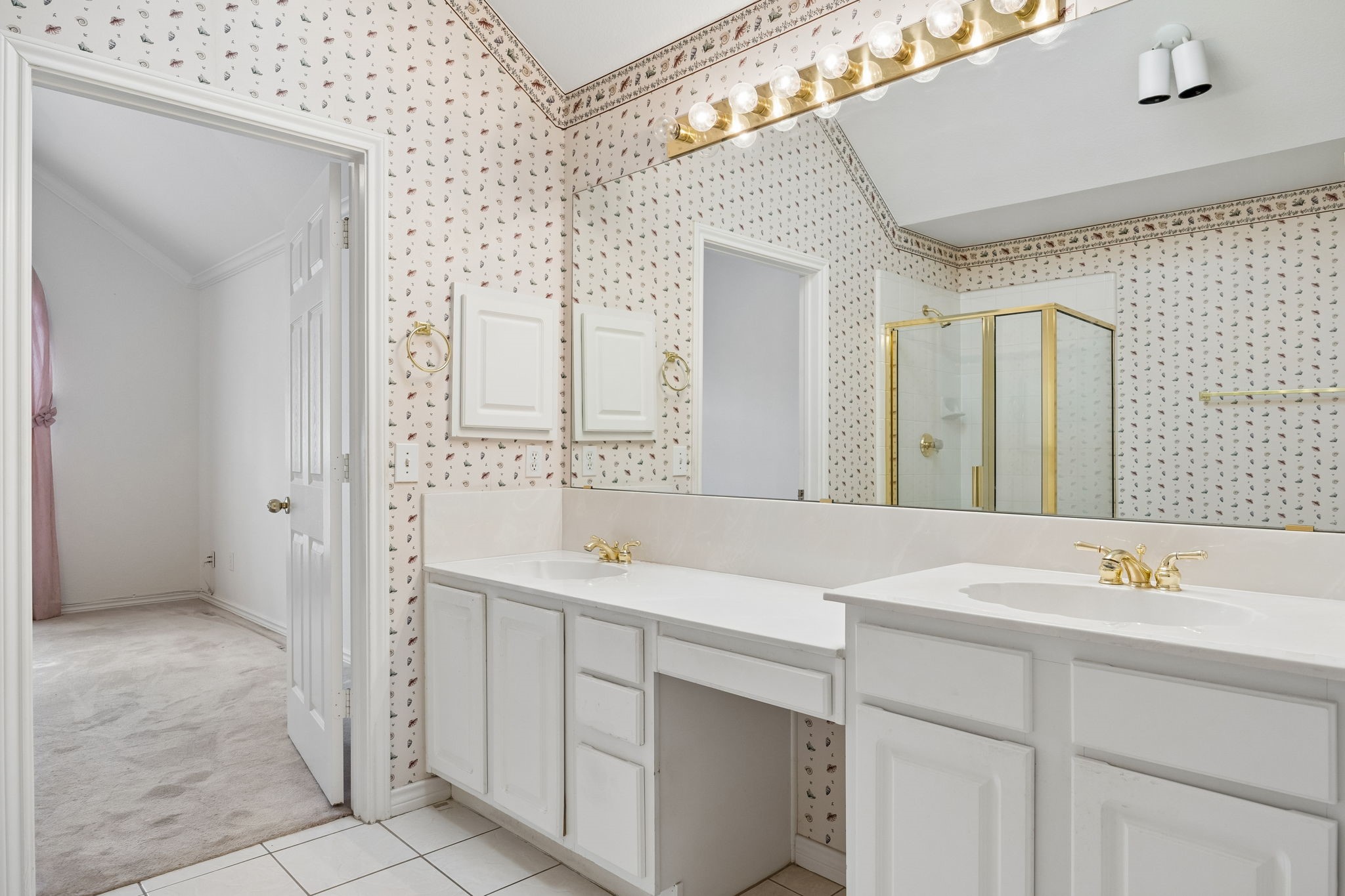 2232 Wembley Wood Lane Bedford TX 76022