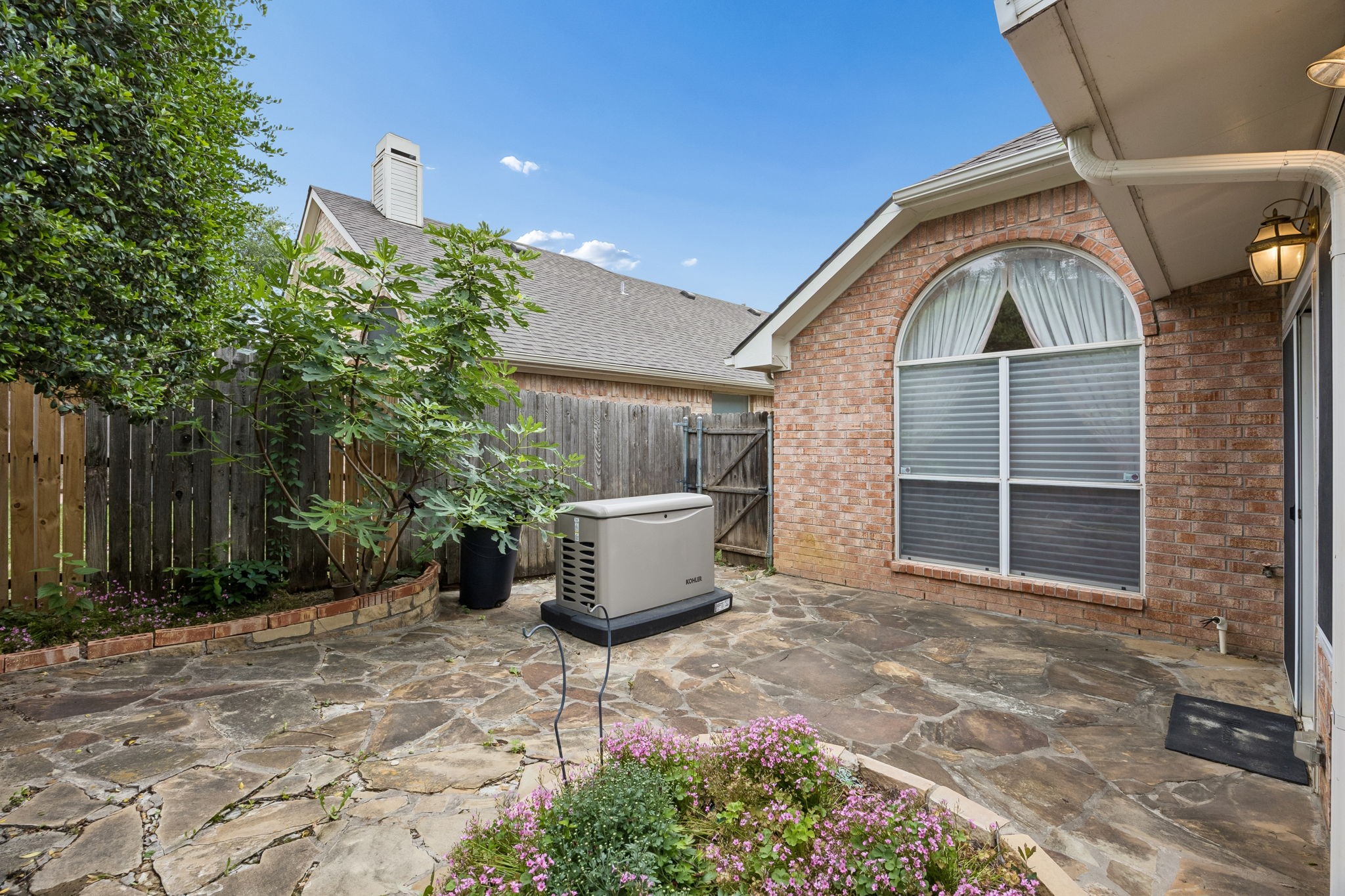 2232 Wembley Wood Lane Bedford TX 76022
