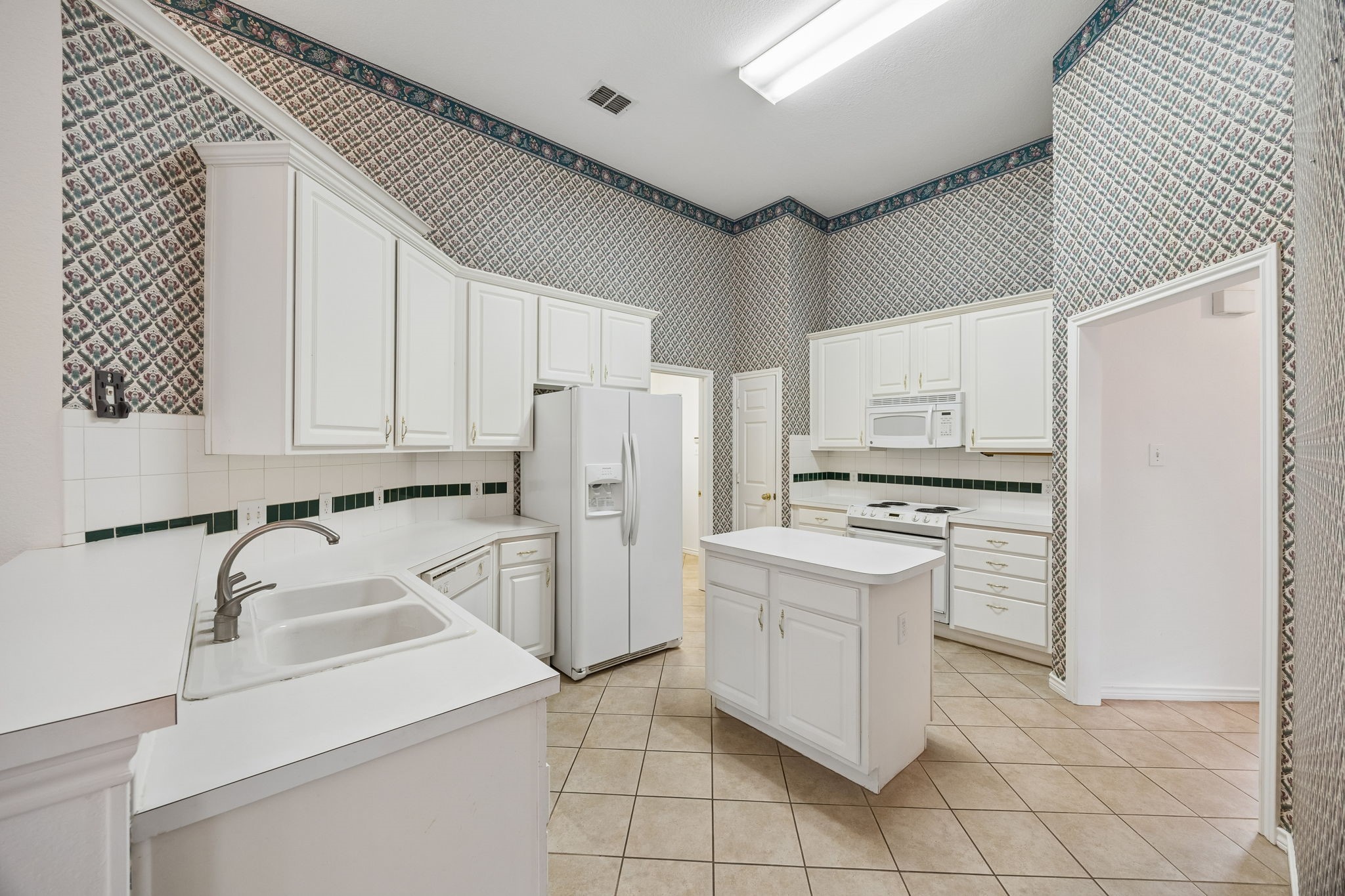 2232 Wembley Wood Lane Bedford TX 76022